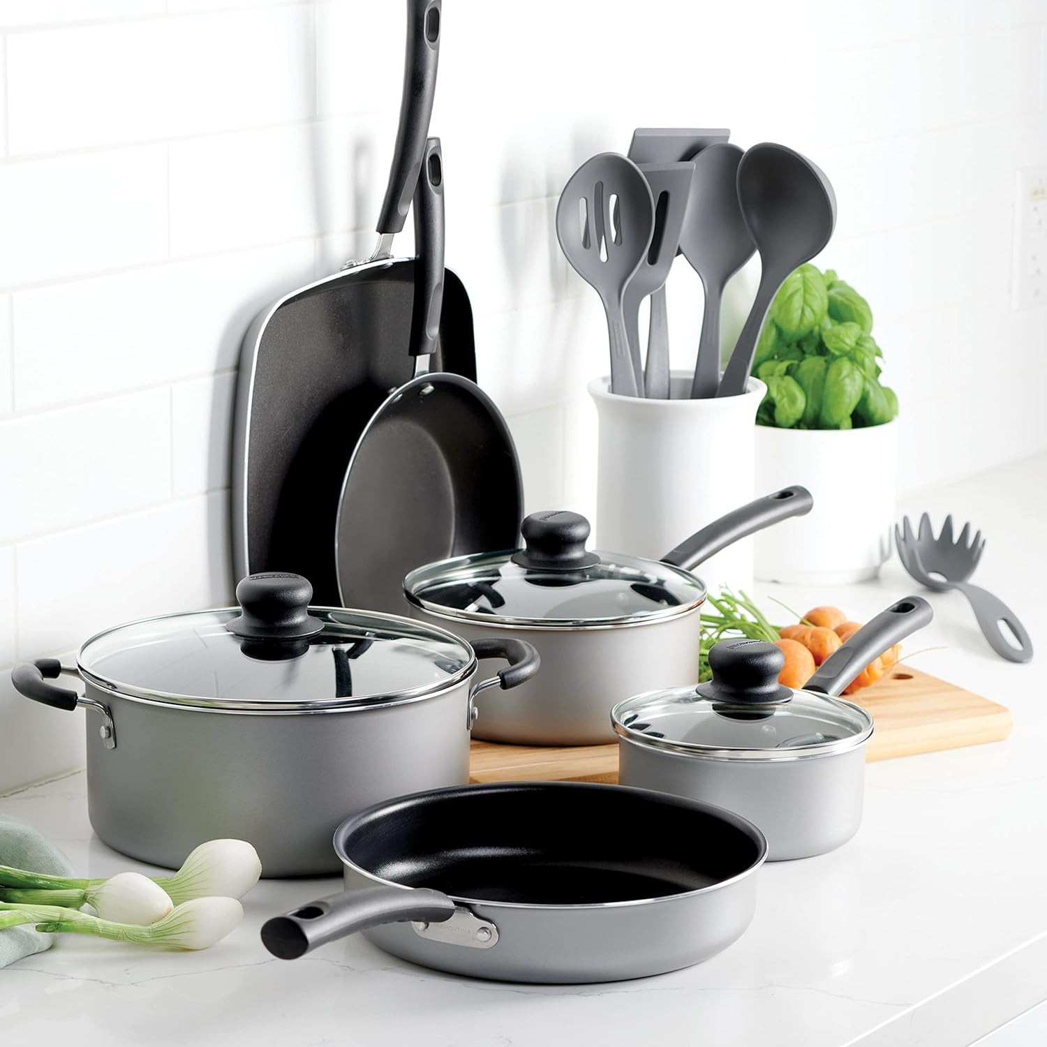 15 Pc Aluminum Nonstick Cookware Set with Utensils – Silver, 80143/035DS