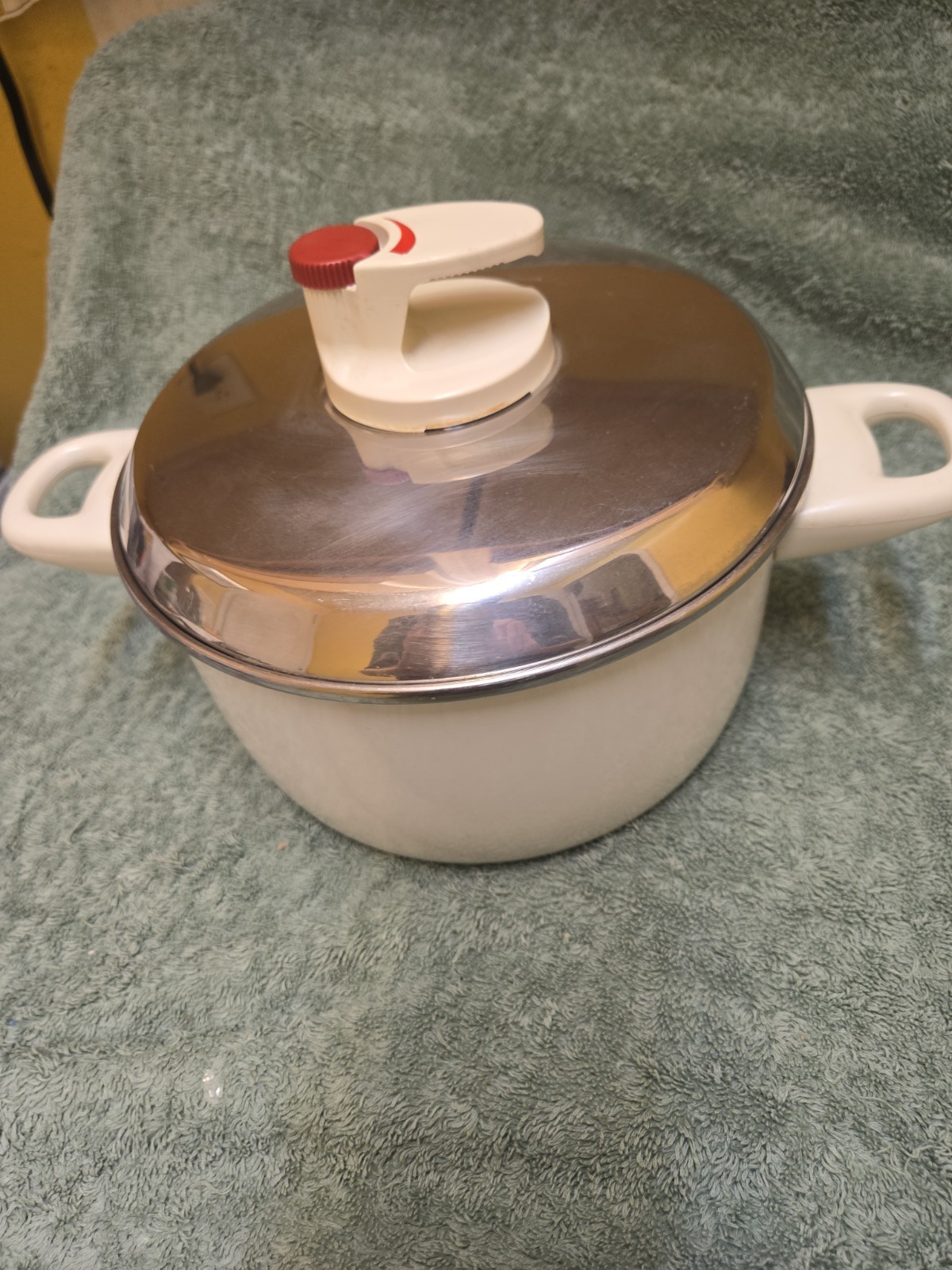Sitram 5 Qt. Non Stick Aluminum Stock Pot w/Glass Lid White Made in France
