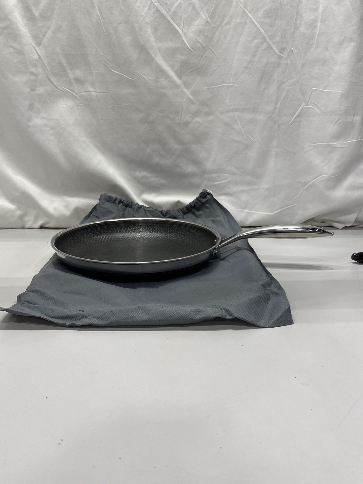 Hexclad Hybrid Ceramic Nonstick 12inch Frying Pan