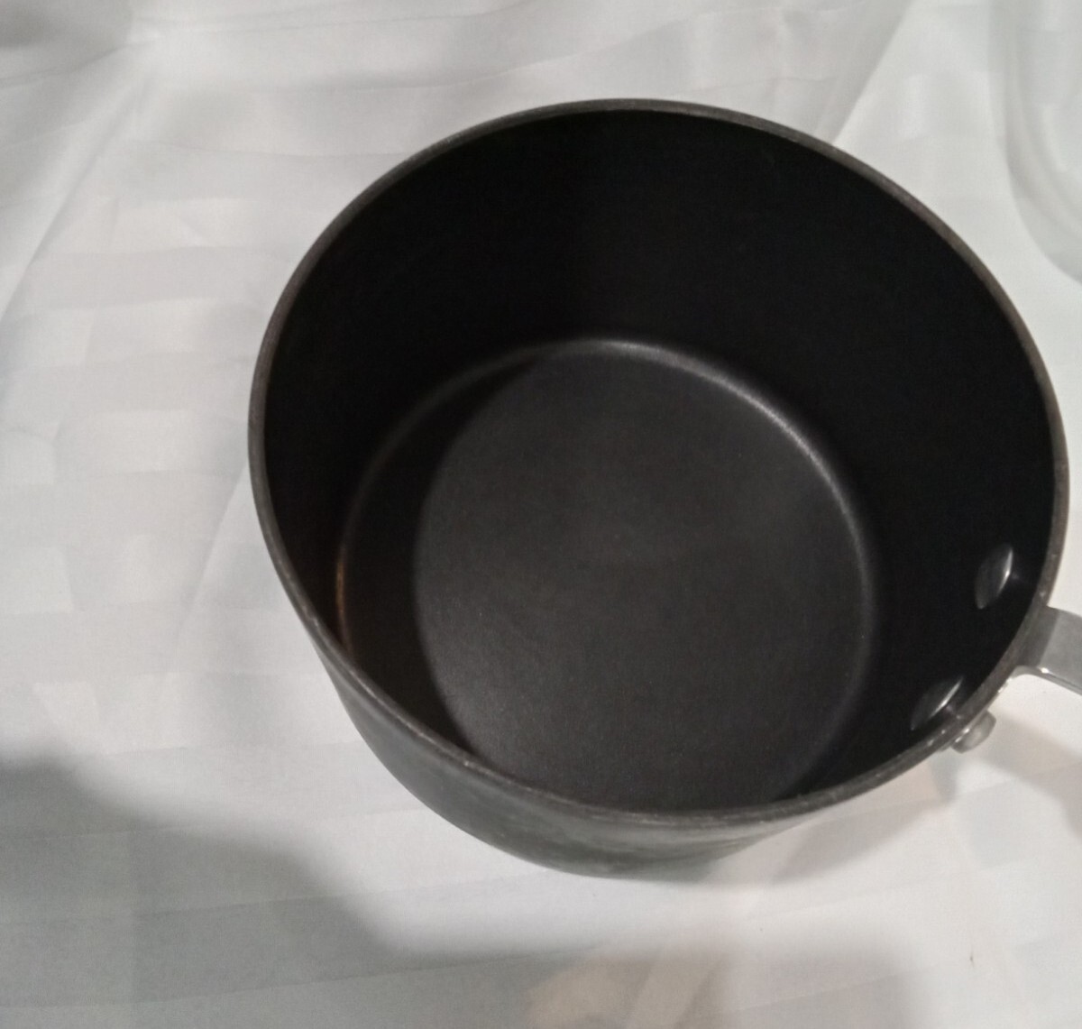 pampered chef:2-QT. (1.9-L) SIGNATURE NONSTICK SAUCE PAN