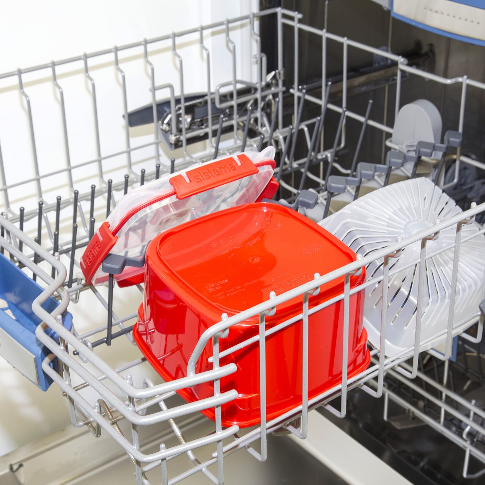 Microwave Collection Steamer Medium 83.5 oz/2.4 L Red
