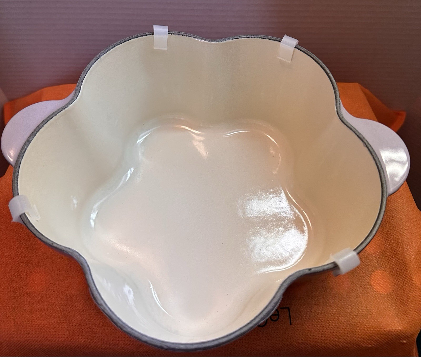Le Creuset Flower Cast Iron Cocotte 2.25 Qt. Blue Bell Purple w/Flower Knob. NIB