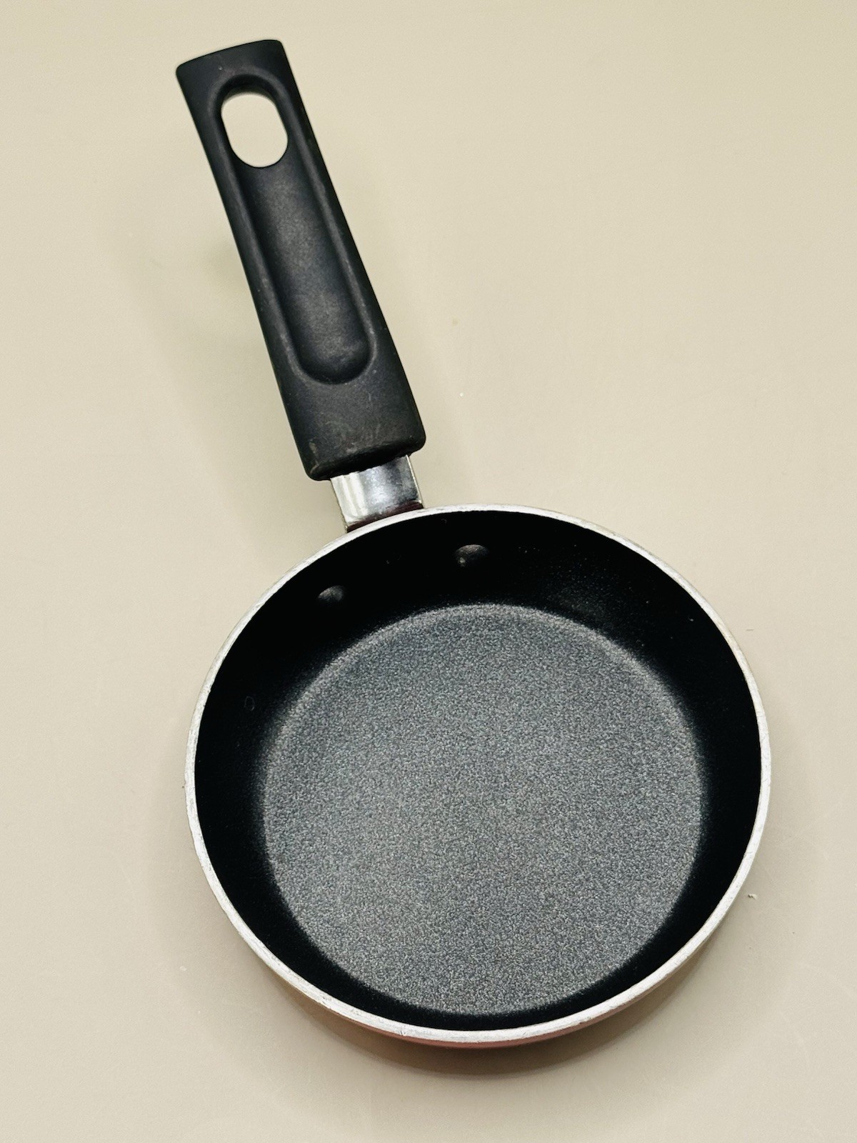 Small 5″ Non-Stick Cooking Egg Basic Pan