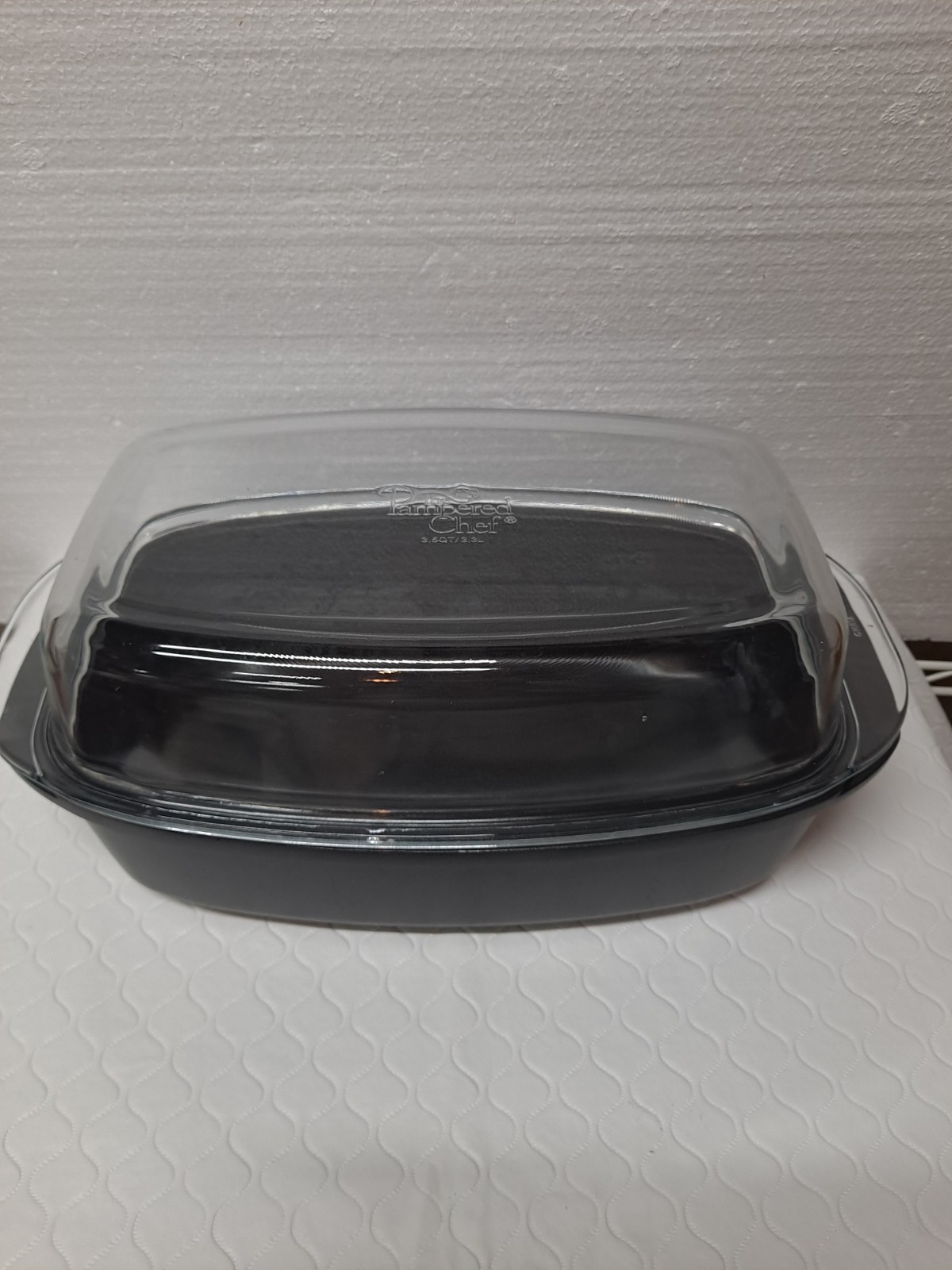 The Pampered chef 3,5 Qt Roaster With Glass Lid