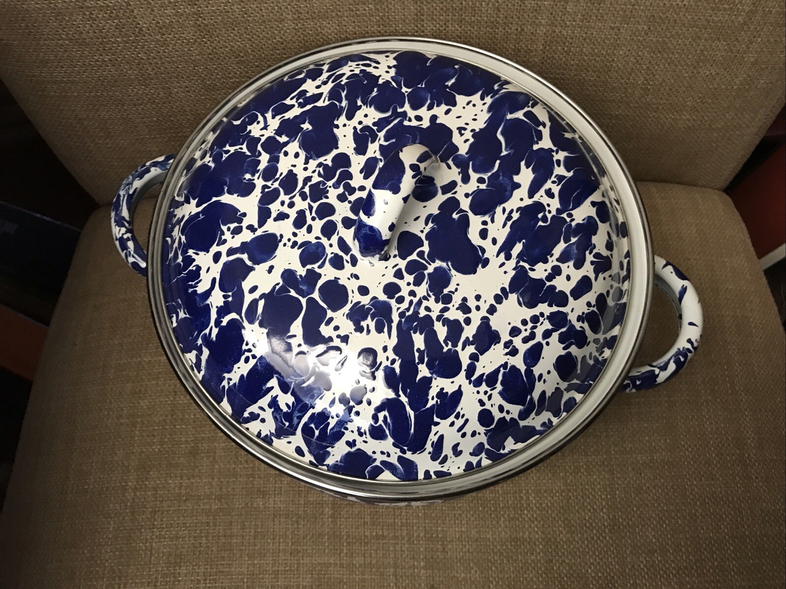 Pottery Barn Enamelware Golden Rabbit Dutch Oven 2.5 Qt Cobalt Blue and White