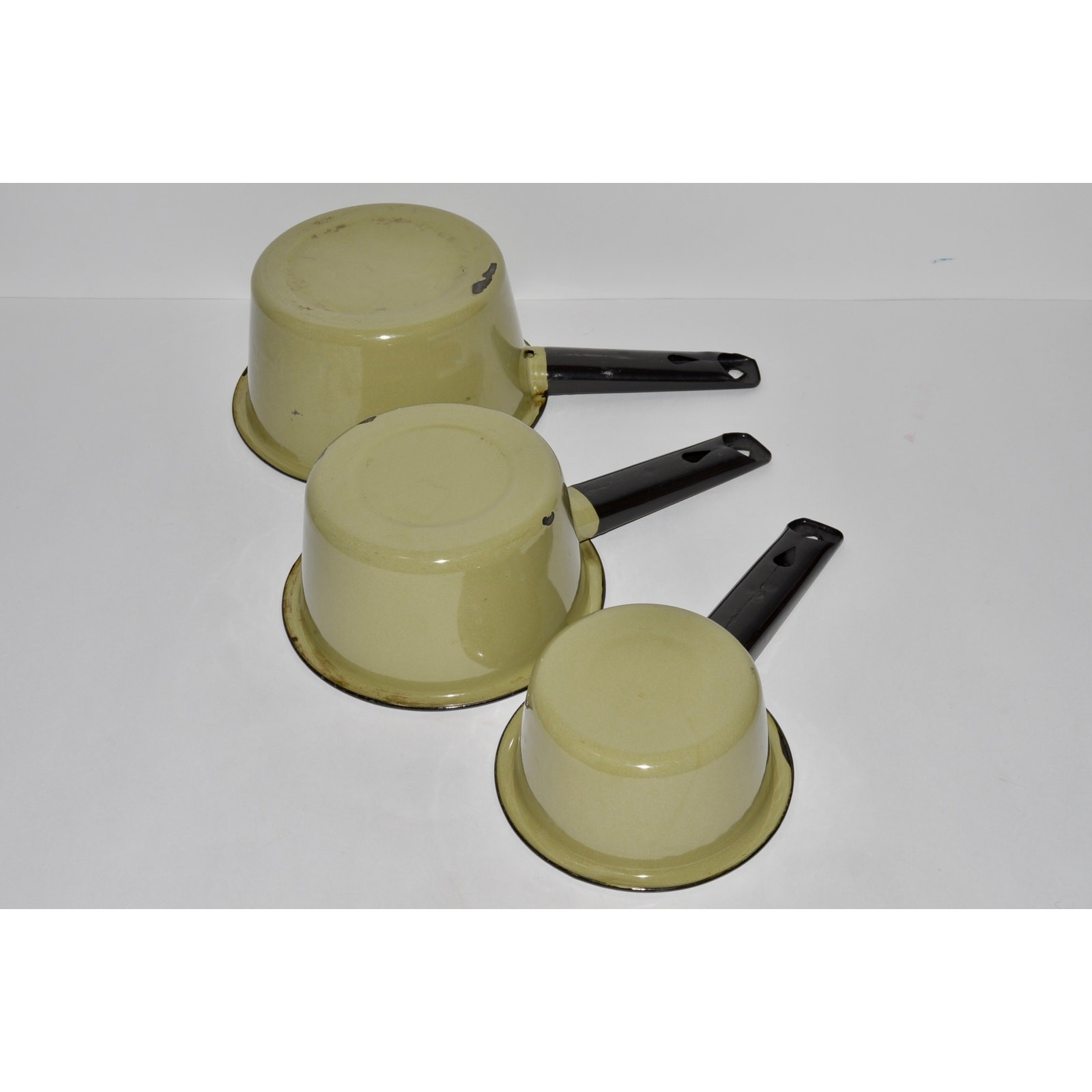 Vintage Set of 3 Avocado Green Enamel Saucepan, 1970s Kitchen, Metal Saucepans