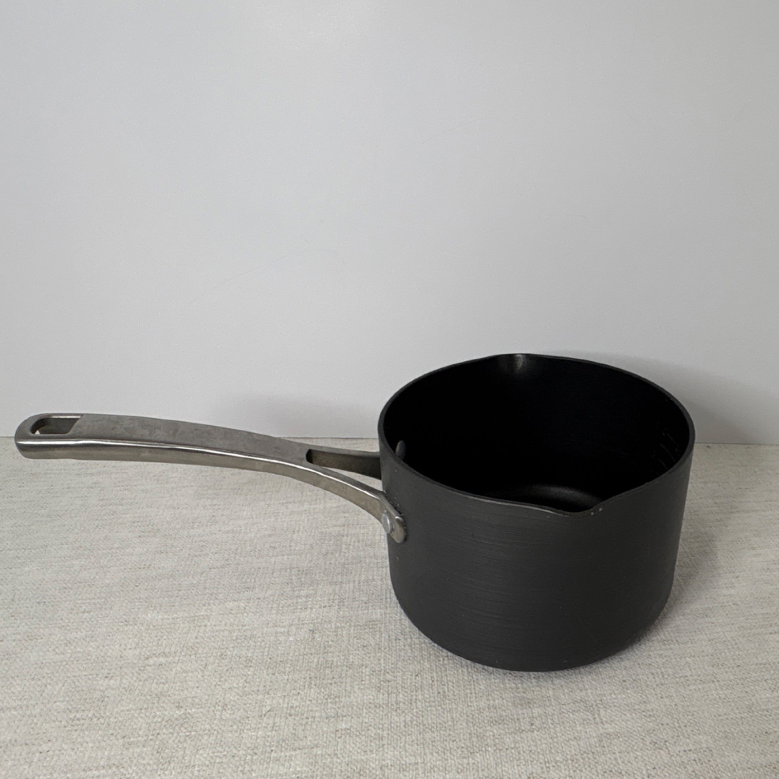Calphalon Classic Non-Stick Saucepan Black 2.5 qt Flat-Bottomed Dishwasher Safe
