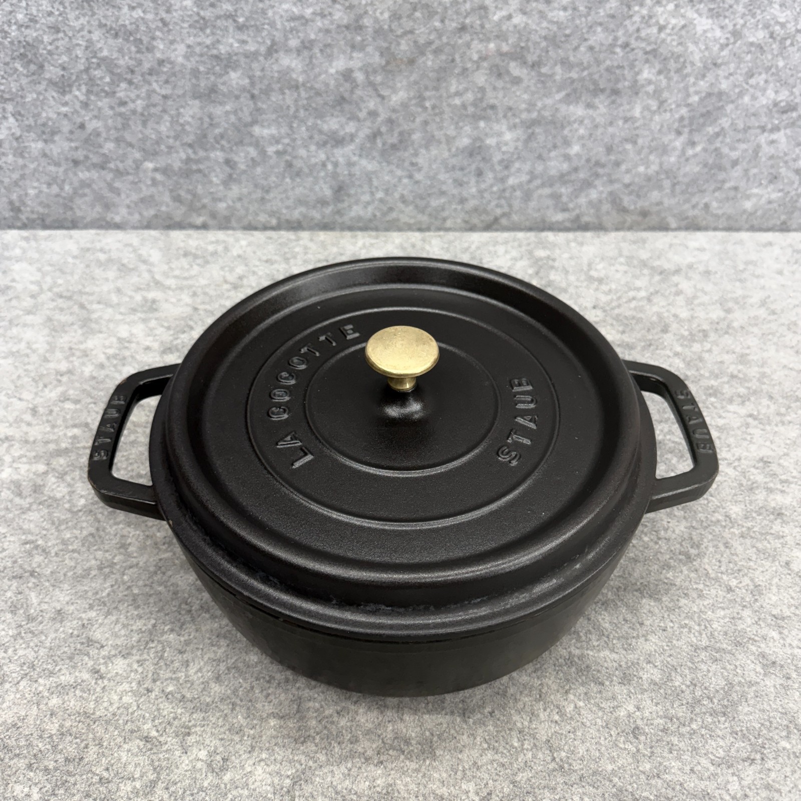 Staub 5.5 Qt Round La Cocotte Cast Iron Dutch Oven Matte Black Enamel #26 France