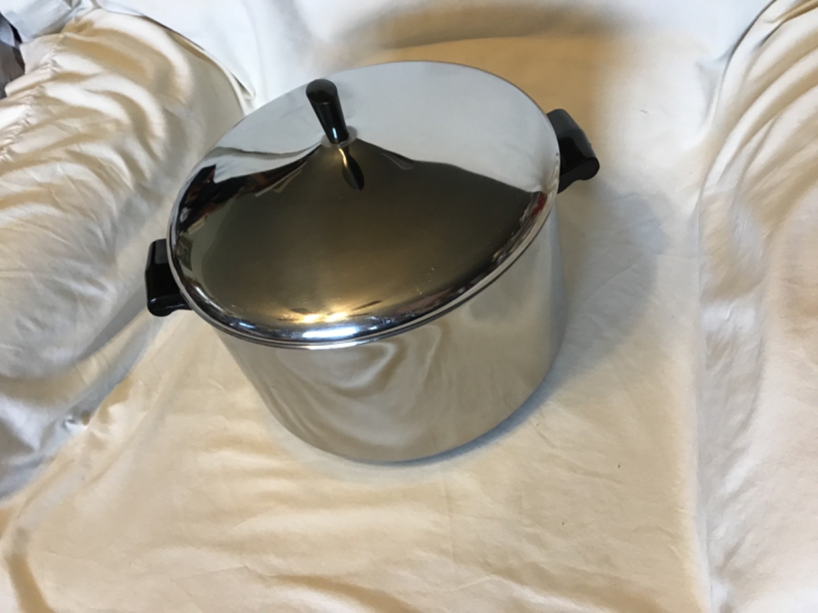 Farberware Stainless 8 qt stockpot w/lid aluminum bottom GC clean 10.5” Round