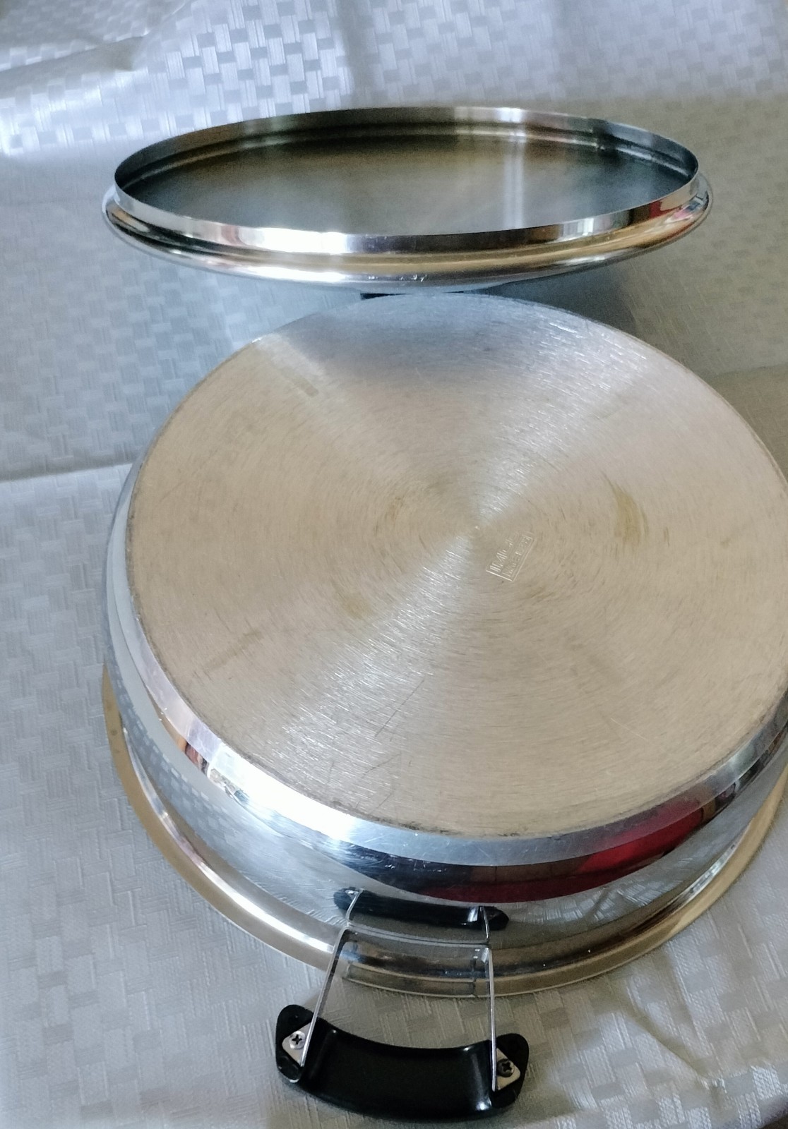 IMCO Pot, Pan, Casserole with Lid, Size Large