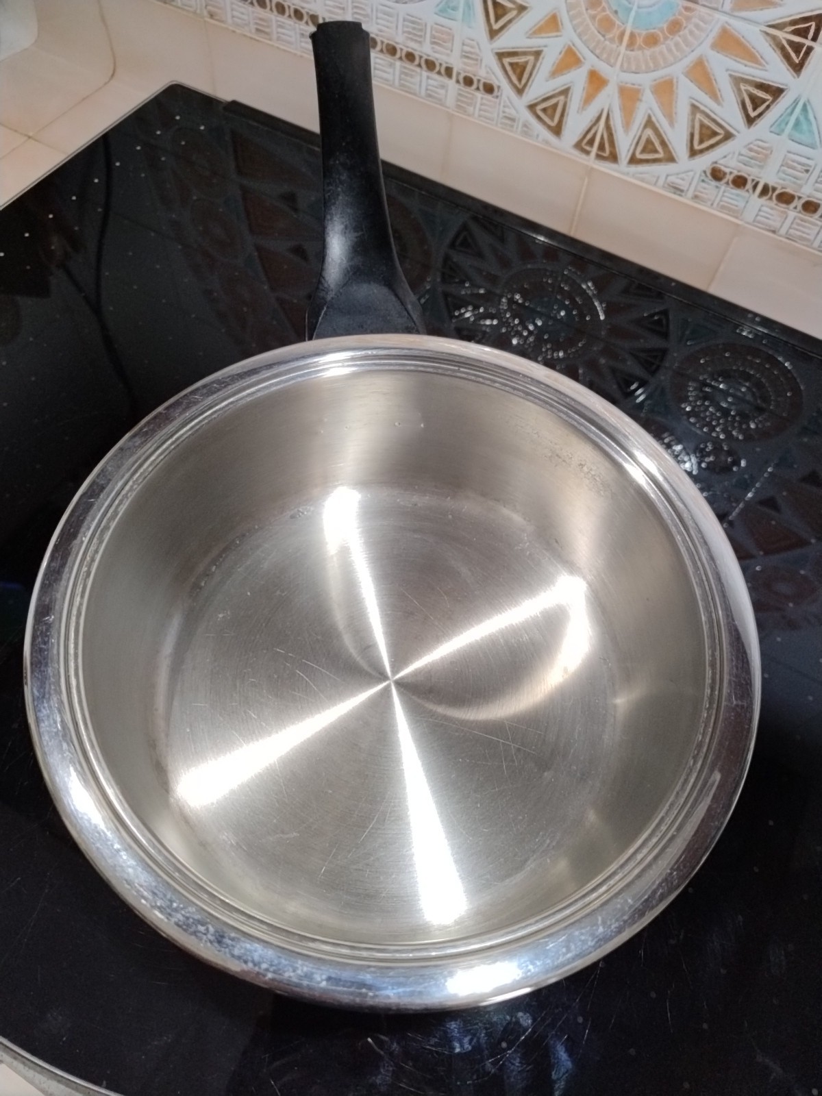AMC 23 cm pot in excellent condition, without LID, used.