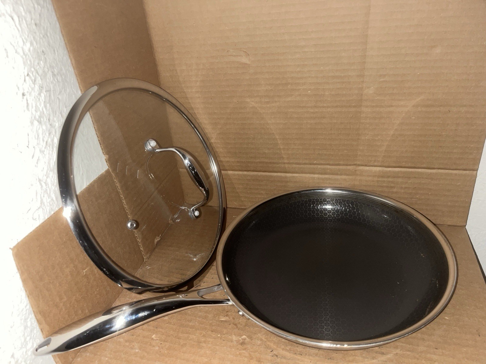 HexClad Hybrid Nonstick 10-Inch Frying Pan with Tempered Glass Lid