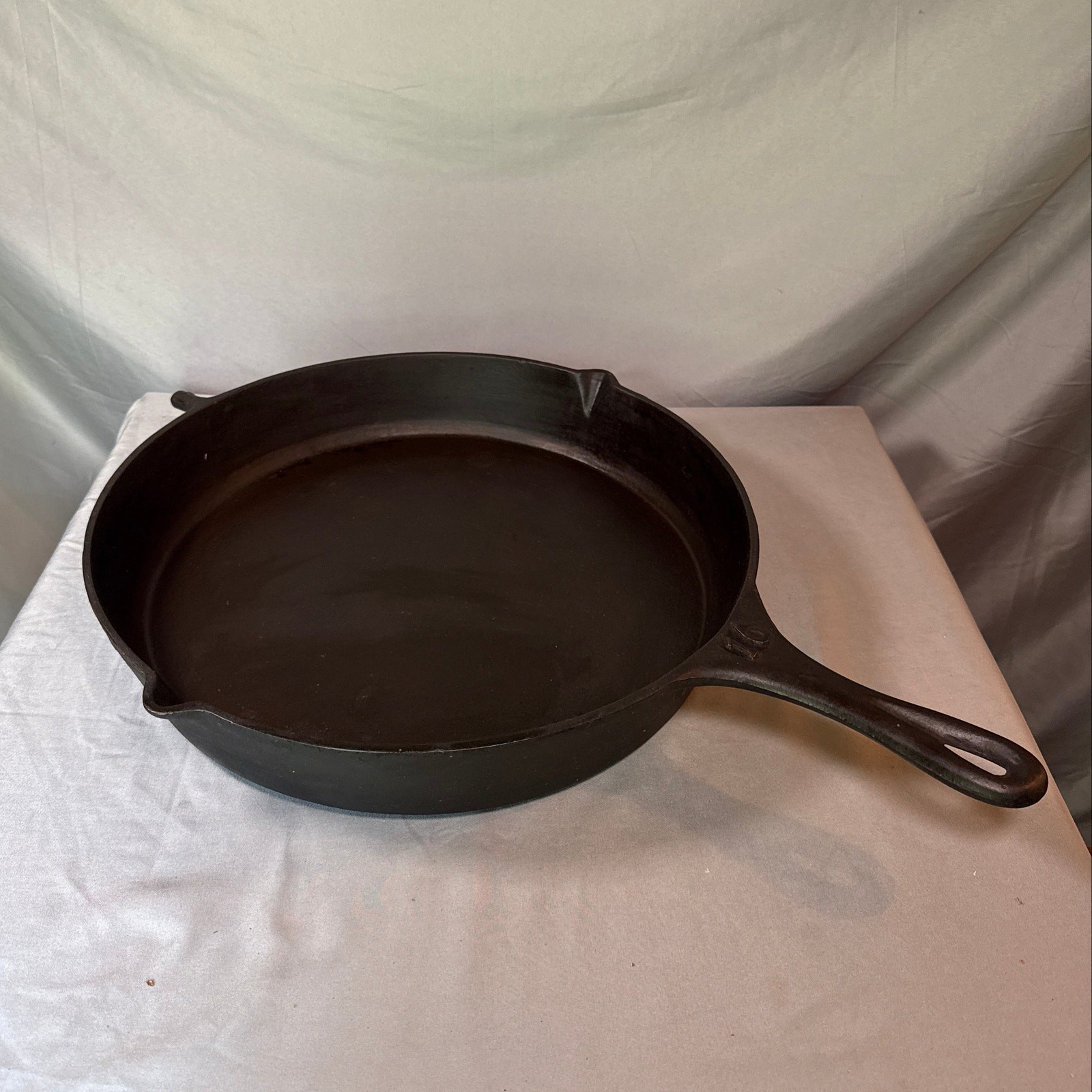 Vintage No. 16 Cast Iron Skillet Heat Ring Helper Handle 17″ Unmarked