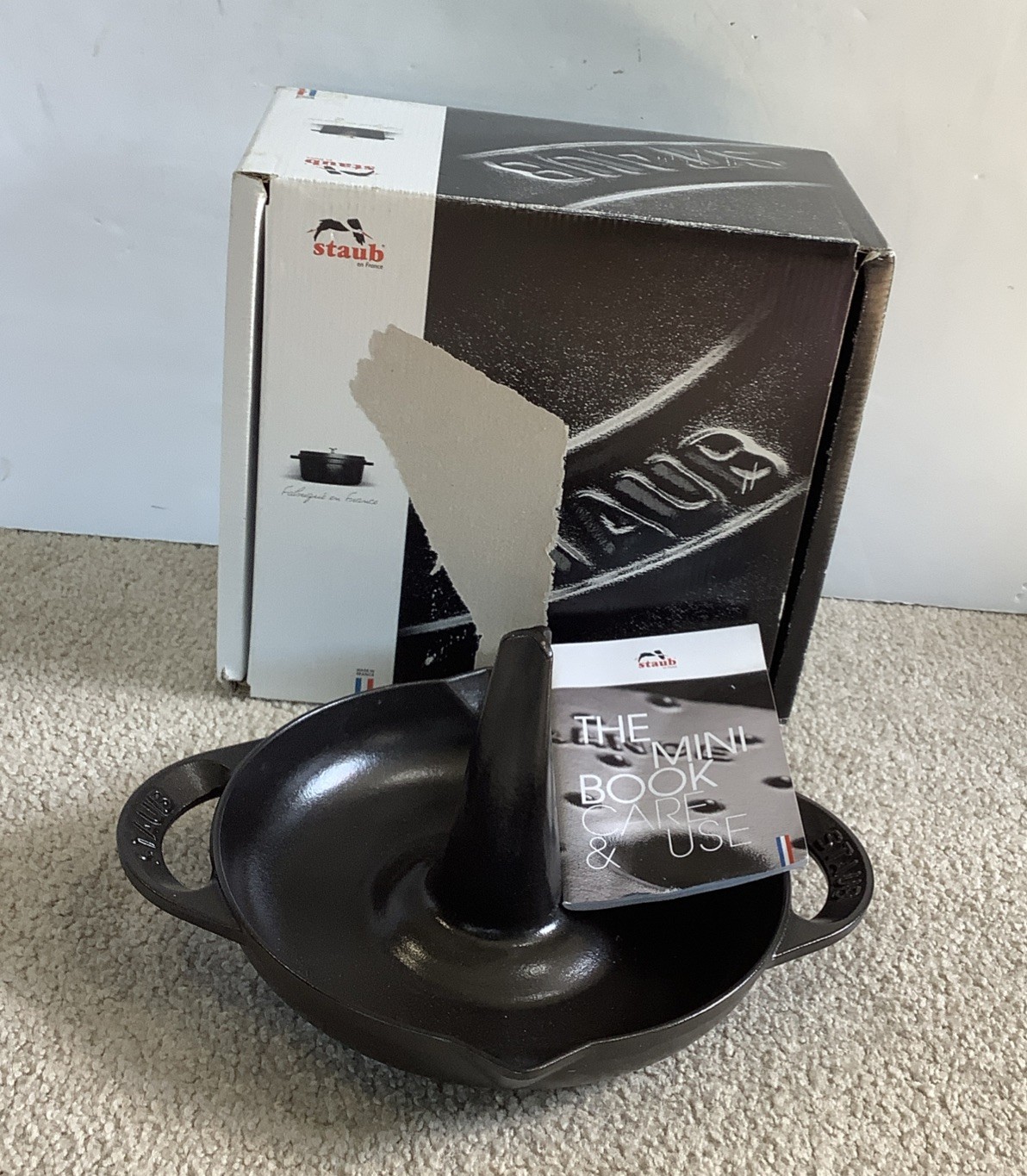Staub Cast Iron 9.5-inch Vertical Chicken Roaster Matte Black New In Box STSPE10