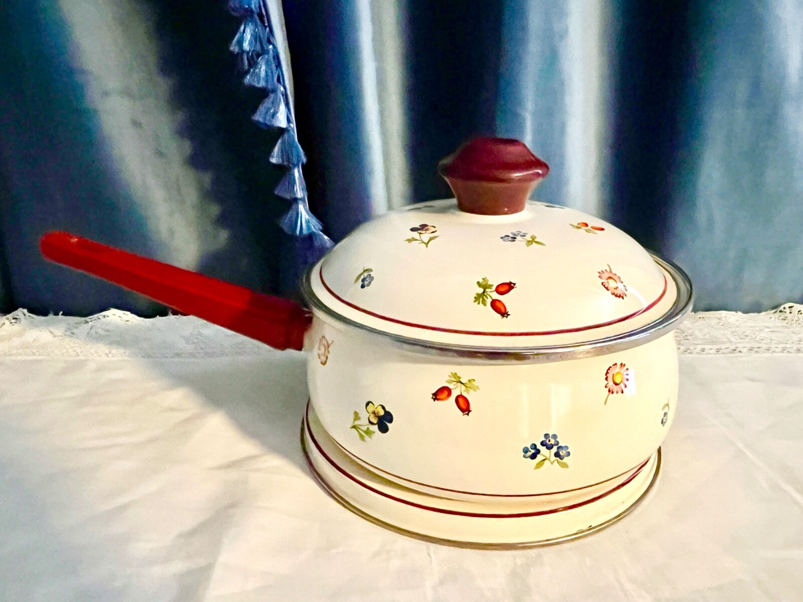 Vintage Villeroy and Boch Petite Fleur Enamel Pot. 7.5 inches. With lid.