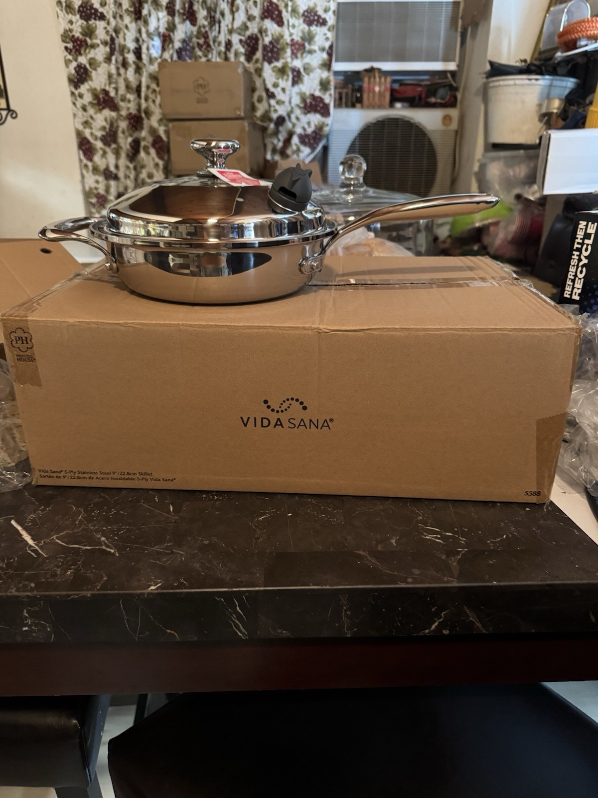 Vida Sana® 5-Ply Stainiess Steel 9° /22.8cm Skillet. 5588