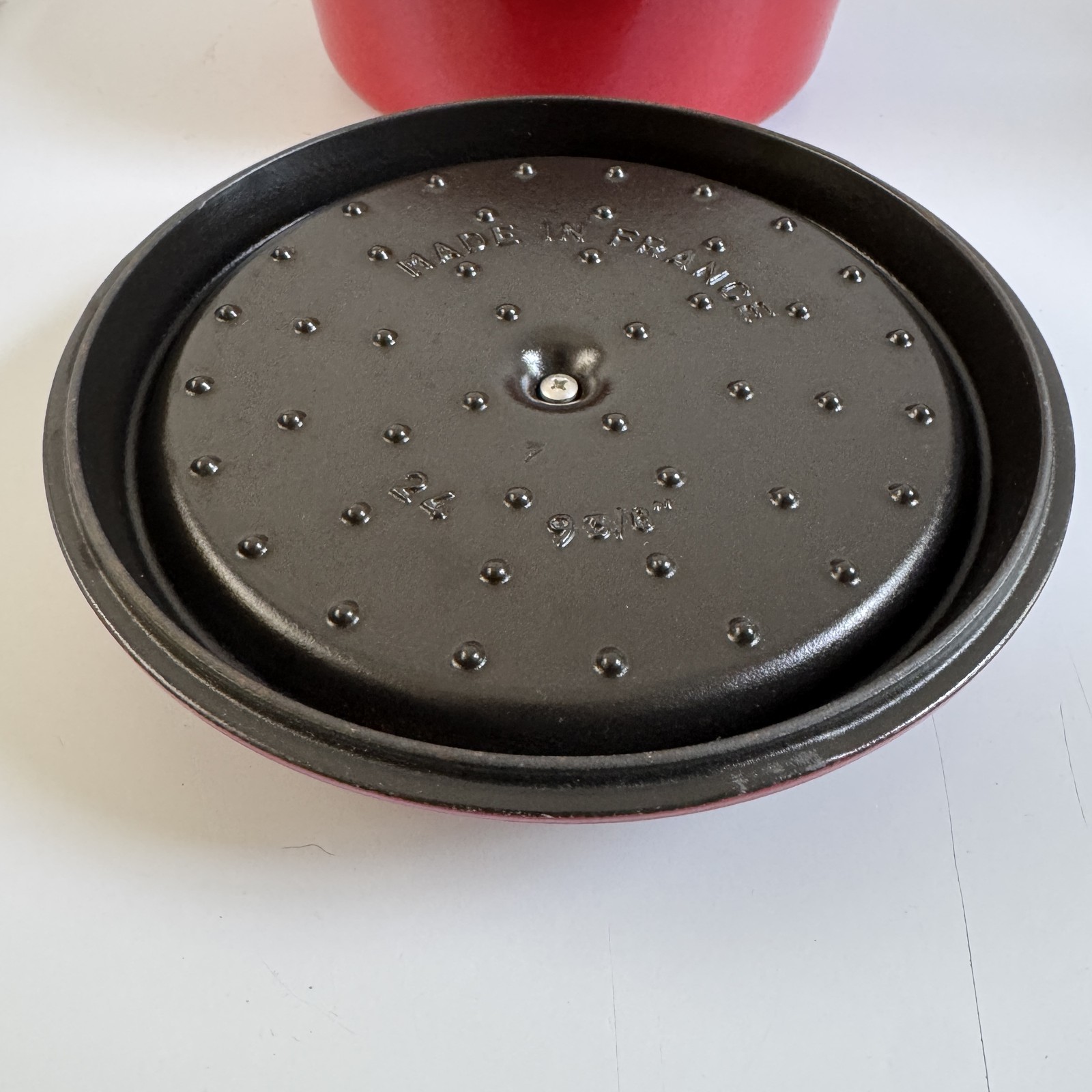 Staub La Cocotte 24cm (2.3L/2.5Qt) Round Enameled Cast Iron Dutch Oven Cherry