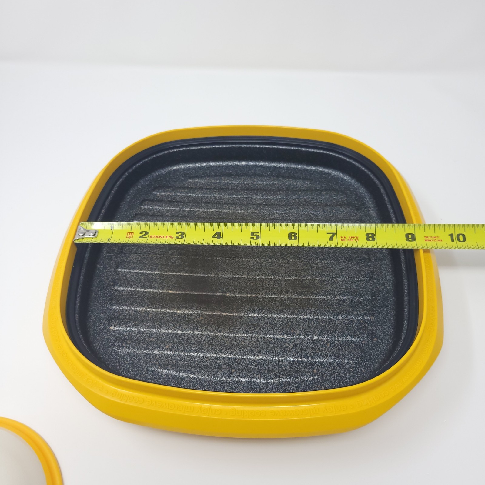 Range Mate 9×9 Nonstick Cooking Grill Pan Square Microwave Cooker Yellow/White