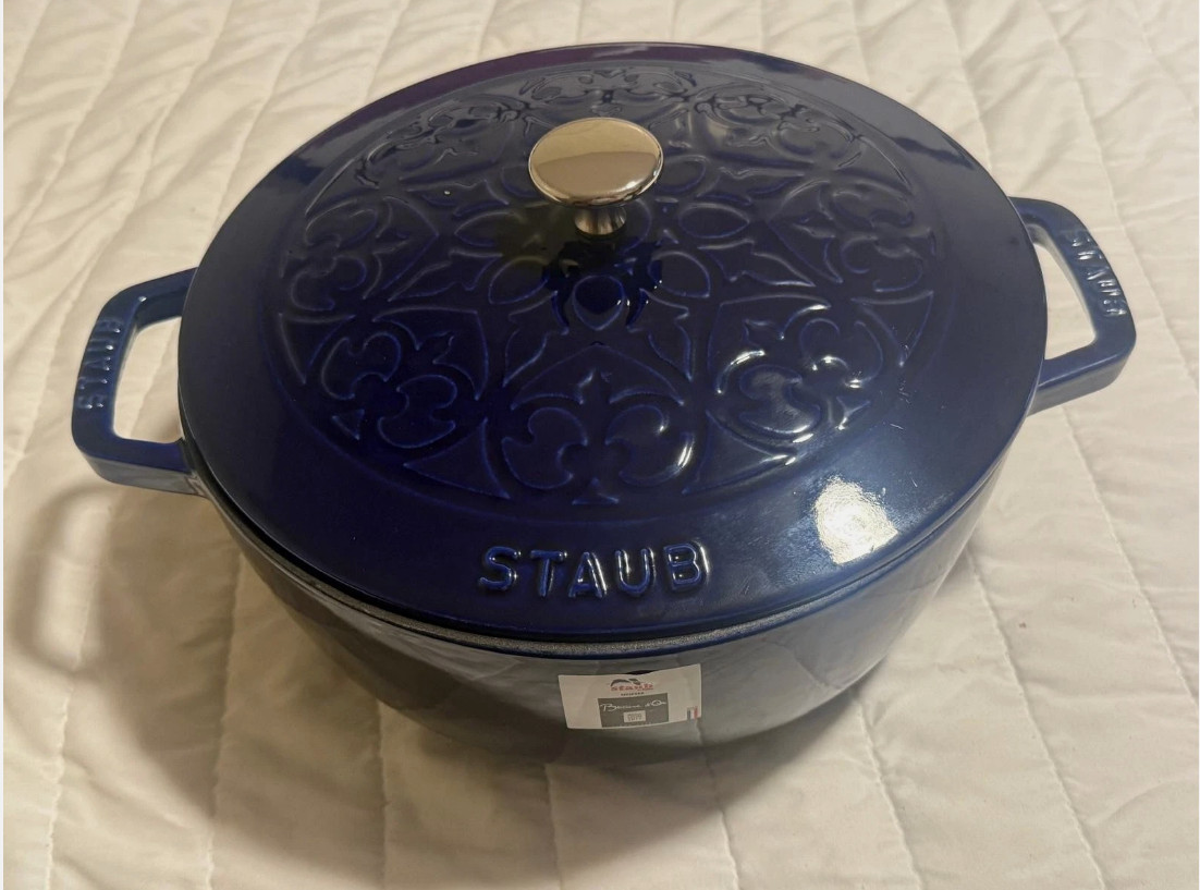 Staub 3.75qt Essential French Oven with Lilly Lid, LA Marmite. Dark Blue