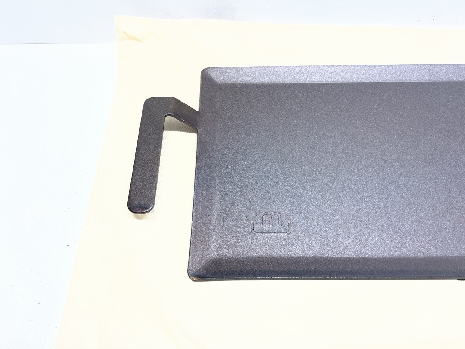 Made In Carbon Steel 24″ Griddle & Stainless Steel Press Bundle w/ Grill Press –