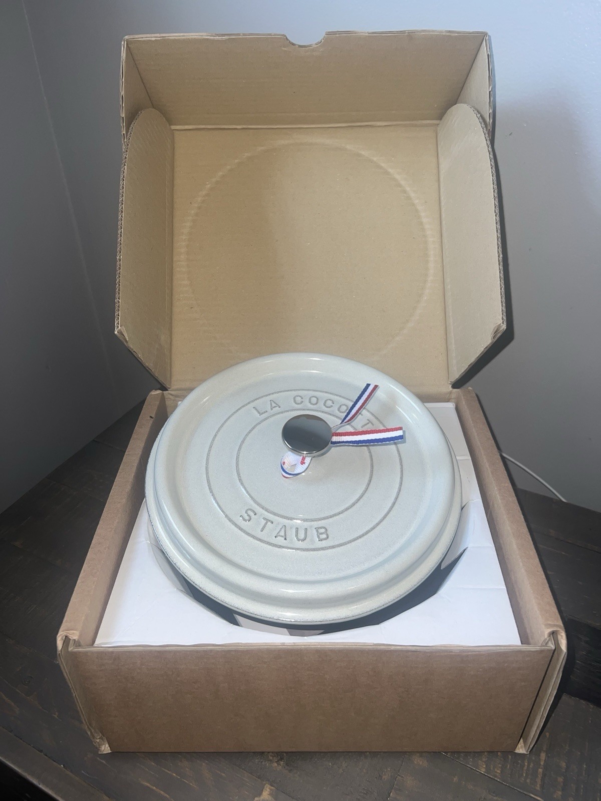 Staub Cocotte 24cm (3.7L) White Truffle Brand New In Box