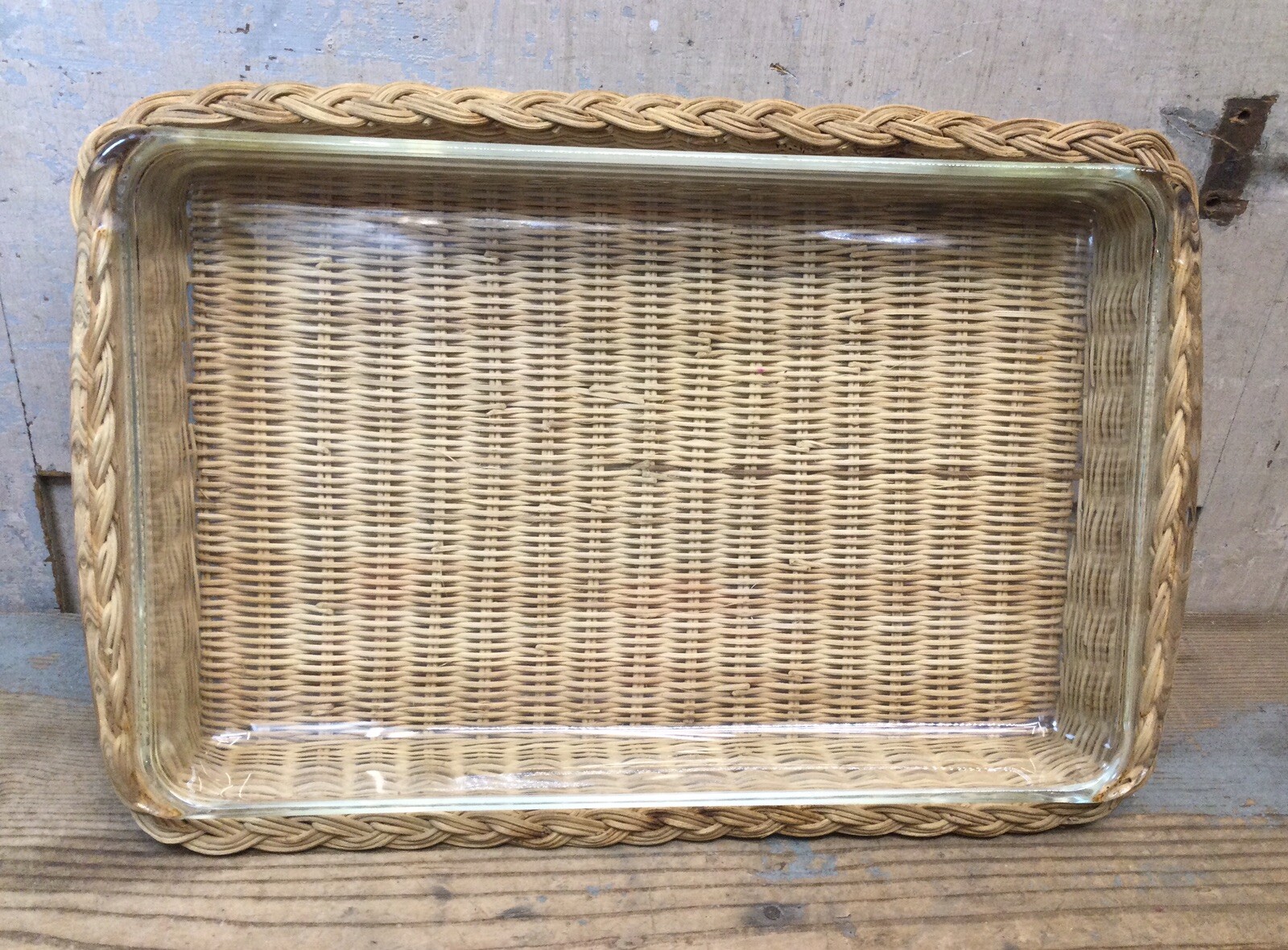 Vintage PYREX 233 clear casserole, baking dish w/ wicker basket carrier 13.5x9x2