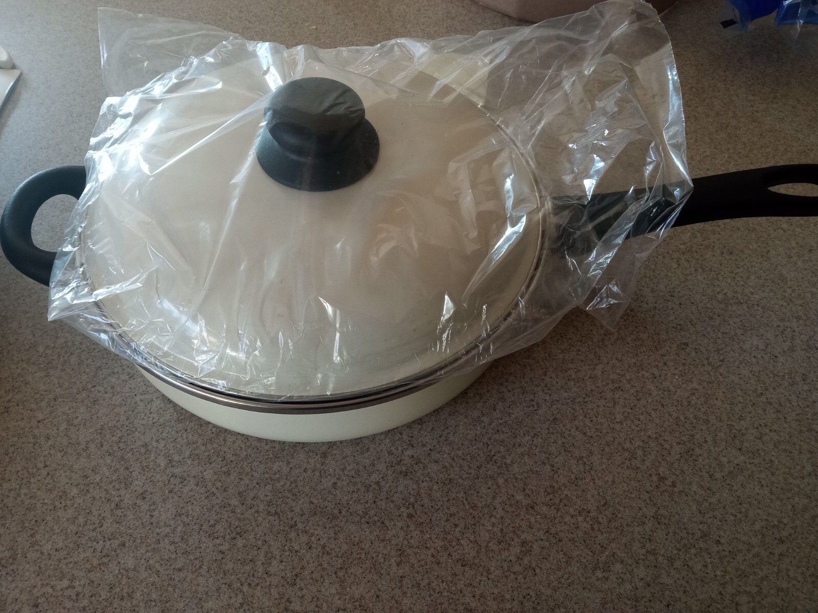 Vintage Granada Gourmet 10″ Deep Covered FryPan Cream Induction Electric Gas NOS