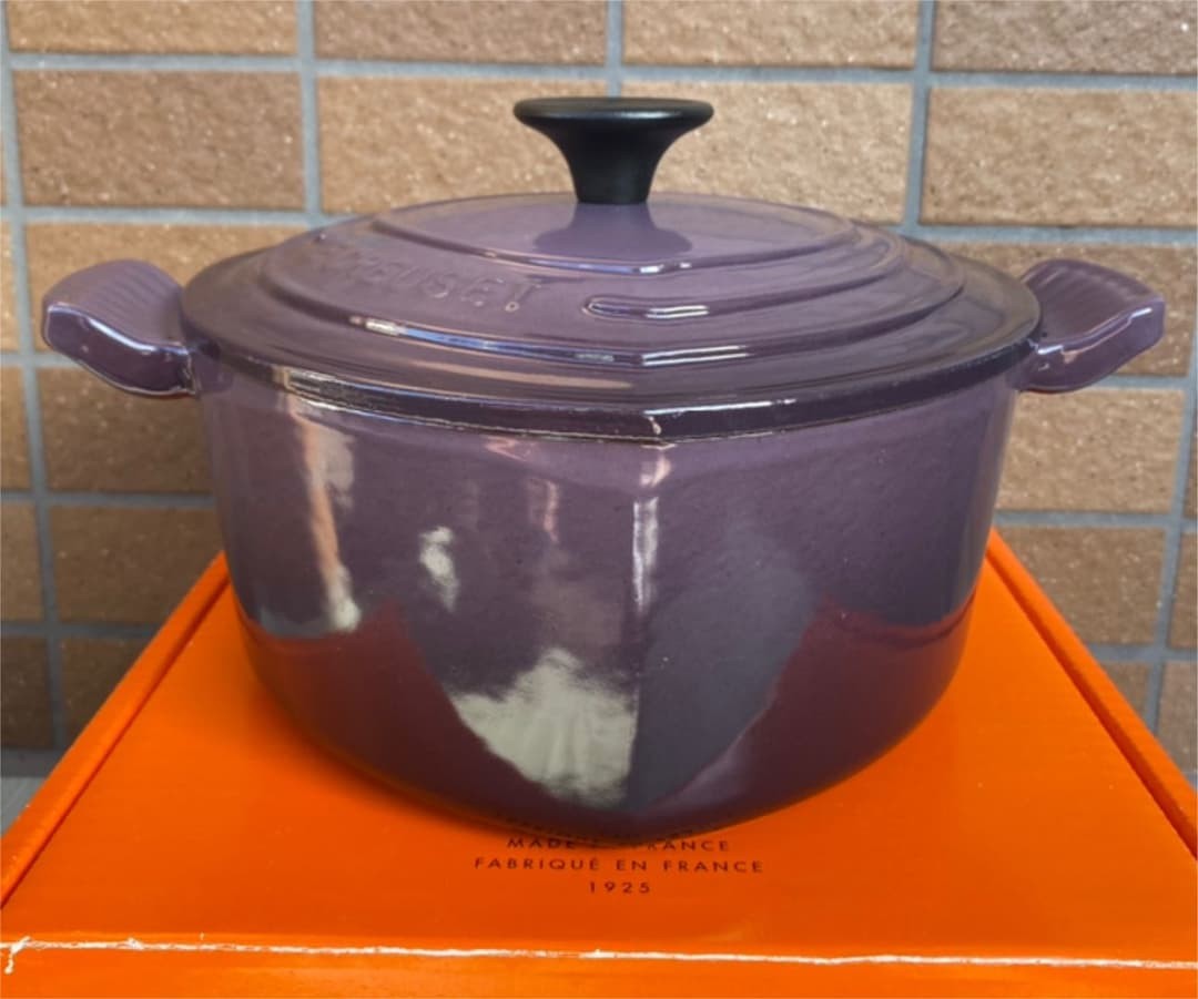 Le Creuset Cocotte d’Amour Cassis Two Hand Pot