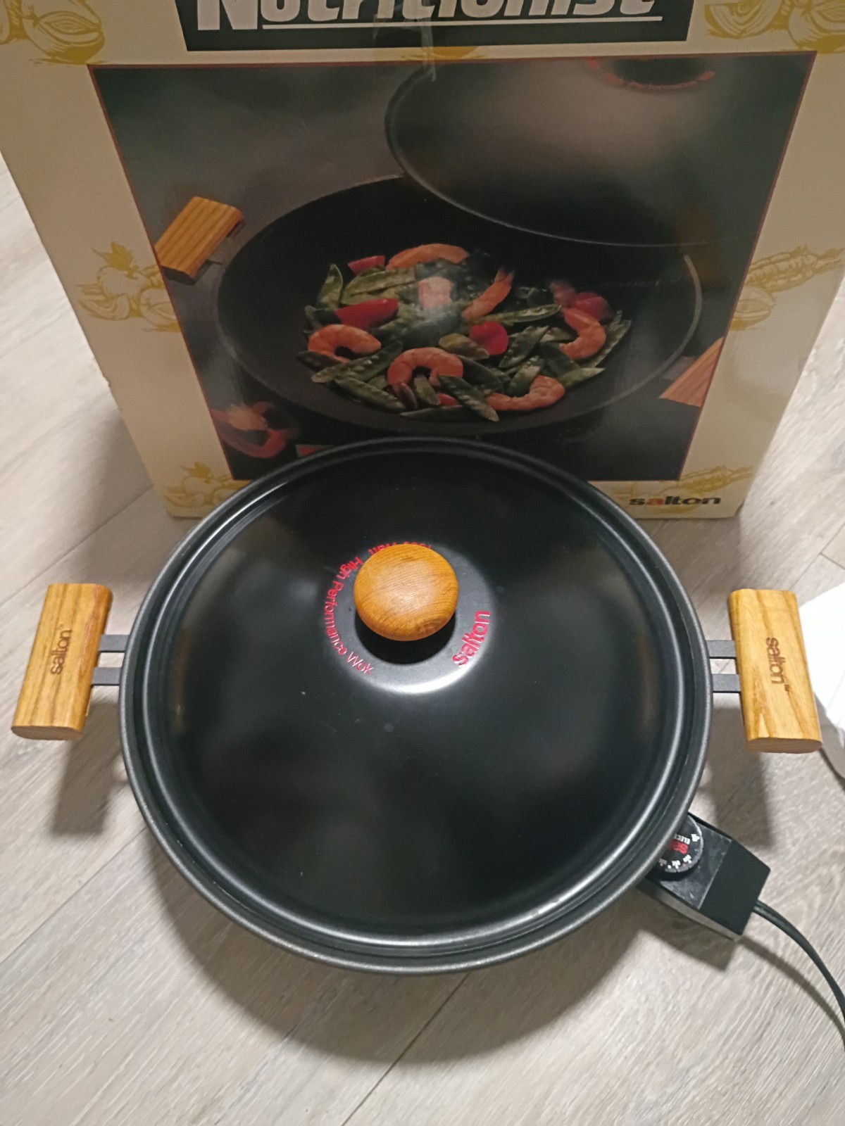 Salton High Performance 1600 Watt Electric Wok Pan Non Stick – Box & Chopsticks
