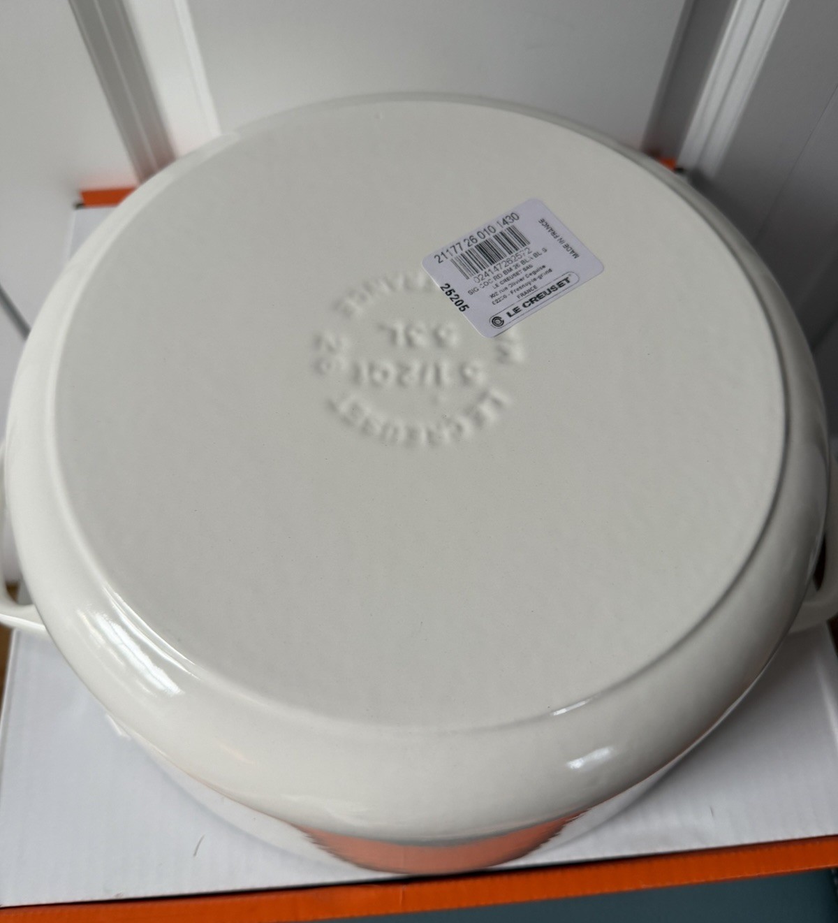 Signature Enameled Cast Iron Round Dutch Oven, 5.5 Qt. In White, Le Creuset