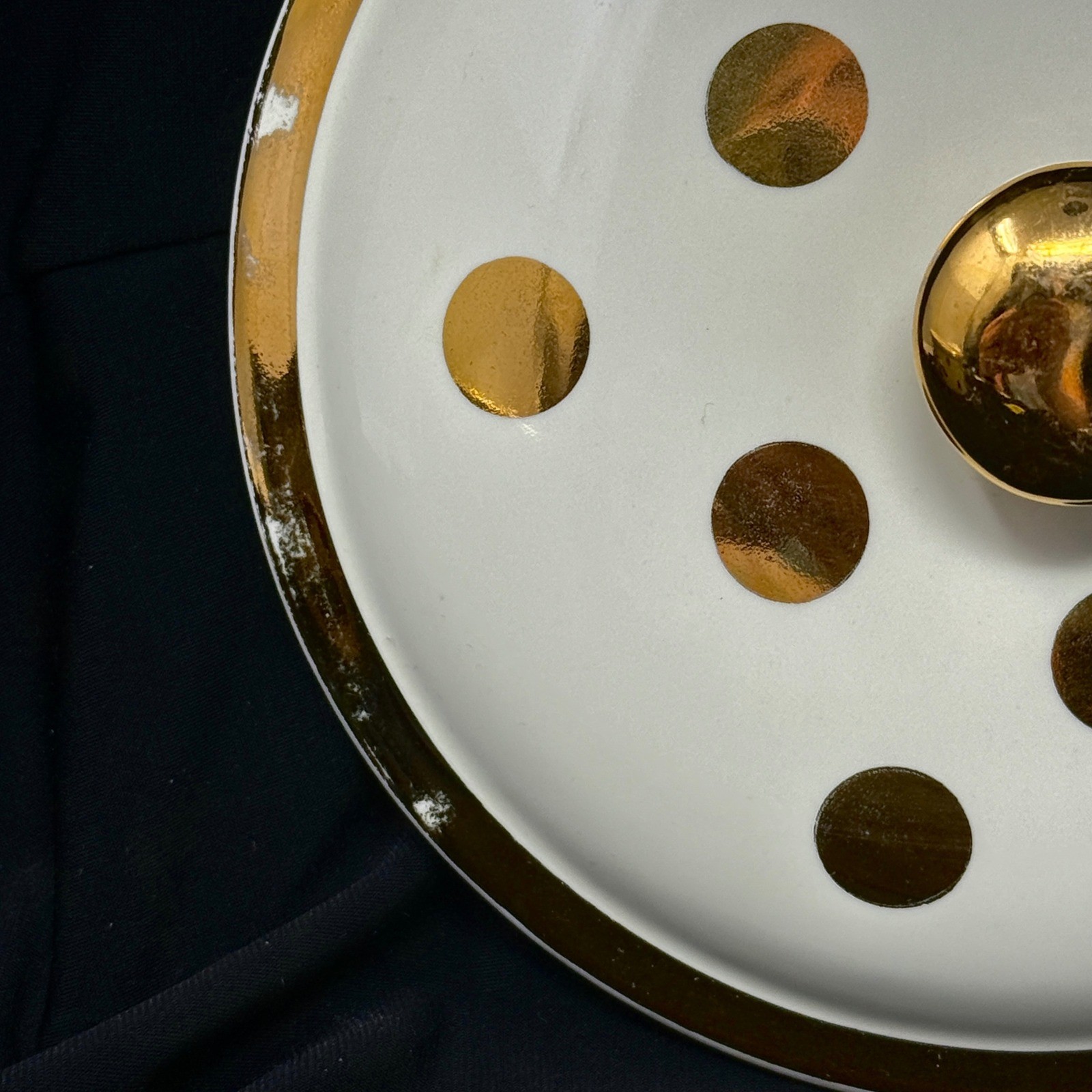 Vintage Hall’s Superior Quality Kitchenware 1.75 Qt Gold Polka Dot Casserole 069
