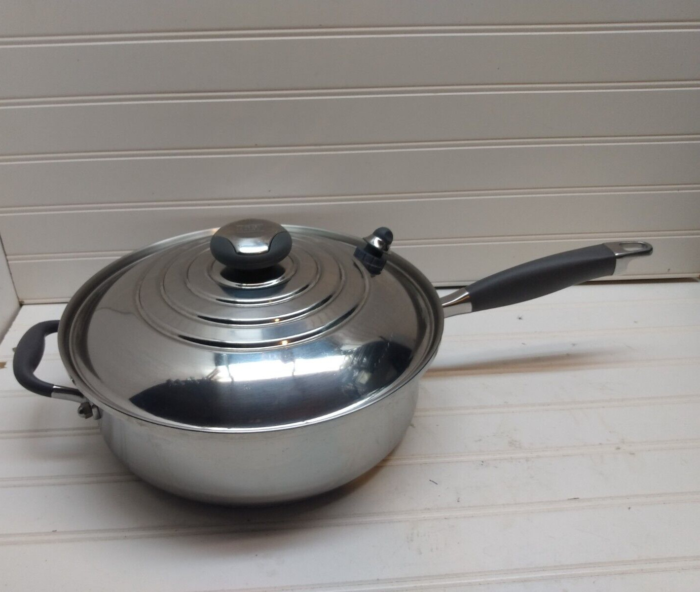 Royal Prestige 4.5 Qt Kitchen Charm T-304 Stainless 10.5″ Skillet Fry Pan & Lid