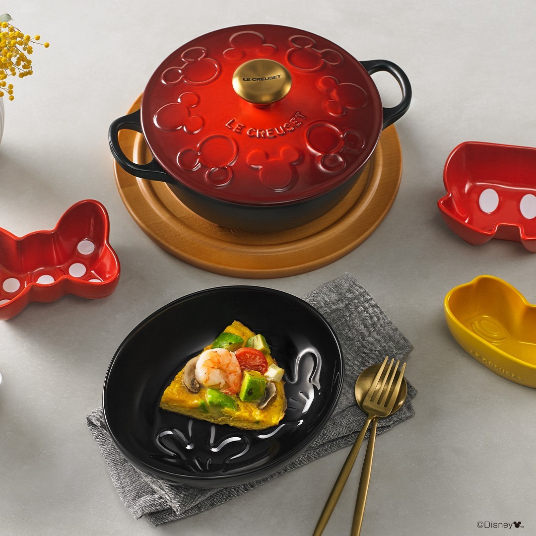 Le Creuset Cast Iron Mickey Mouse Marmite 18cm 1.5Qt Cherry Red Black Gold Knob