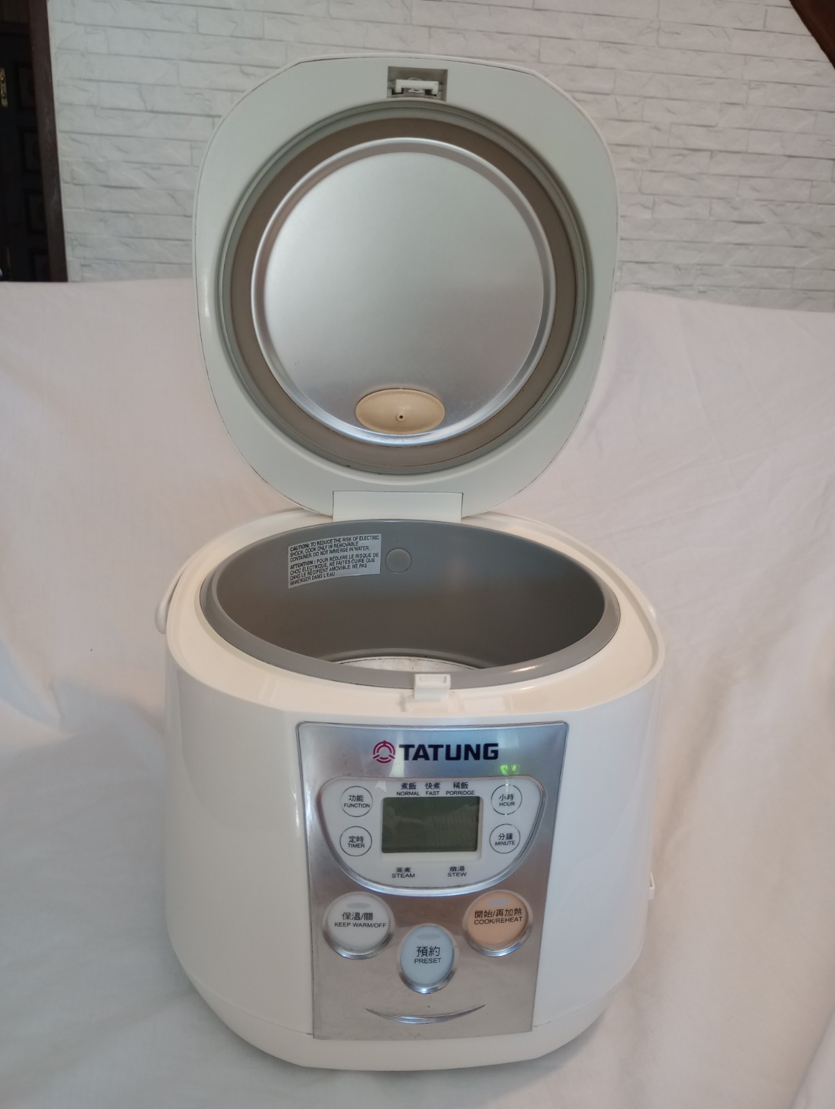 TATUNG RICE COOKER Steamer 8 Cups Servings Microcomputer TRC-8FZ 1.5 Liter Good