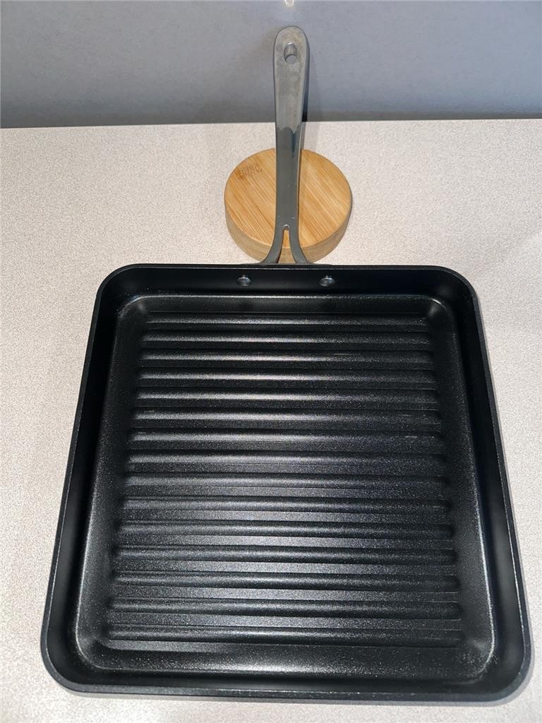 All-Clad 11″ B1 Hard Anodized Nonstick Square (Ribbed) Grille Pan
