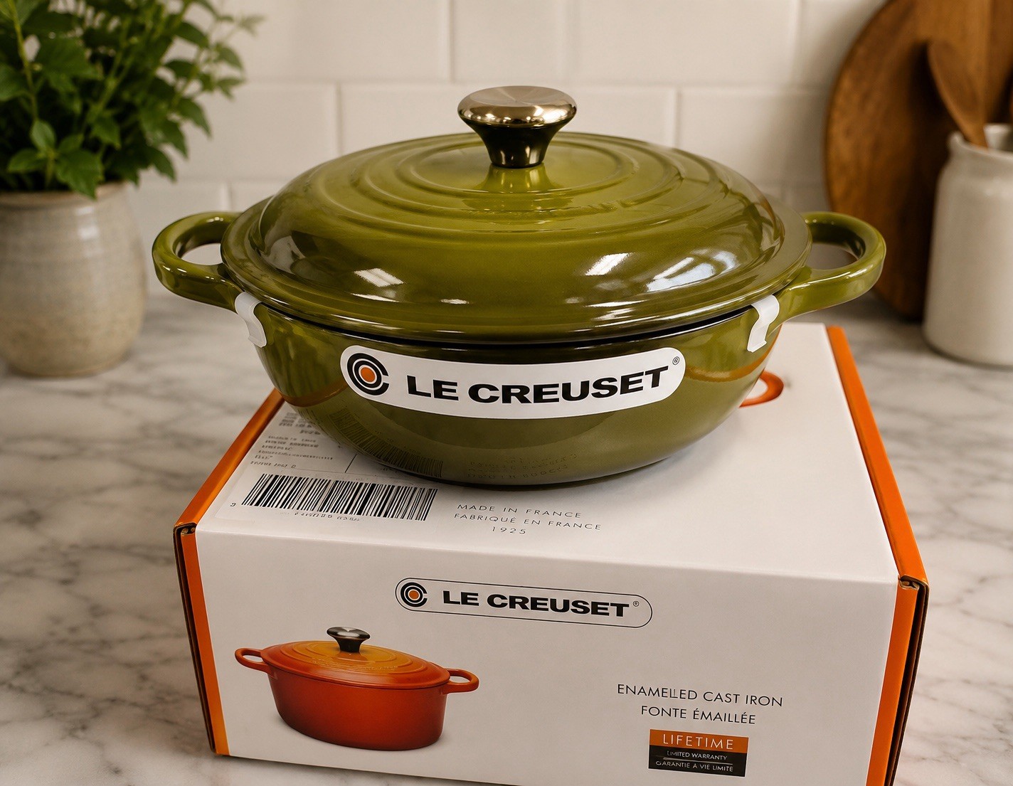Le Creuset Enameled Cast Iron Signature #22 Olive Green Oven 2.5, , 2 1/2 Qt NIB