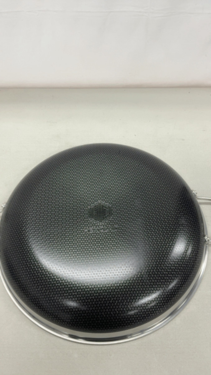 HexClad 14 Inch Hybrid Nonstick Frying Pan with Lid