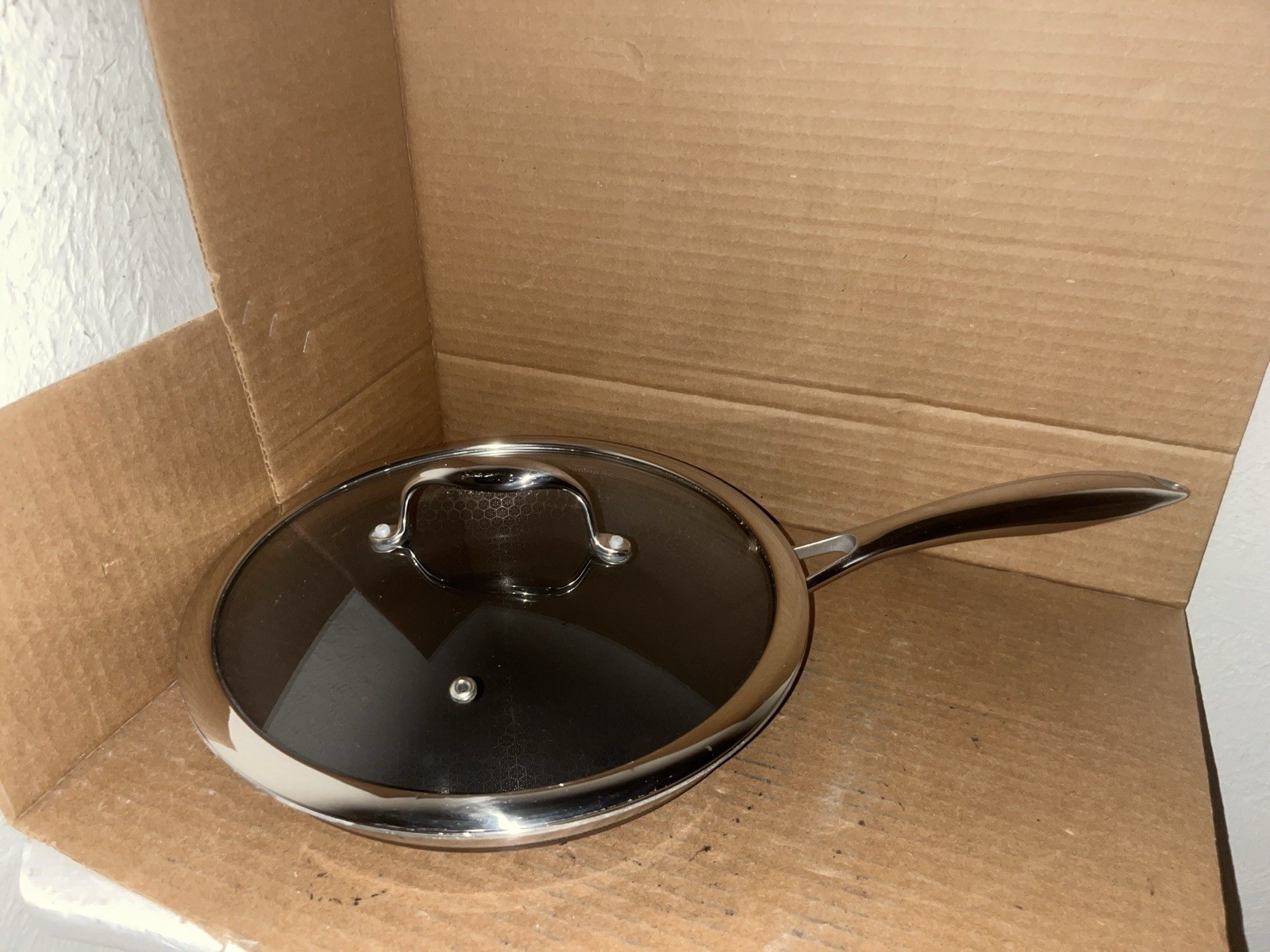 HexClad Hybrid Nonstick 10-Inch Frying Pan with Tempered Glass Lid