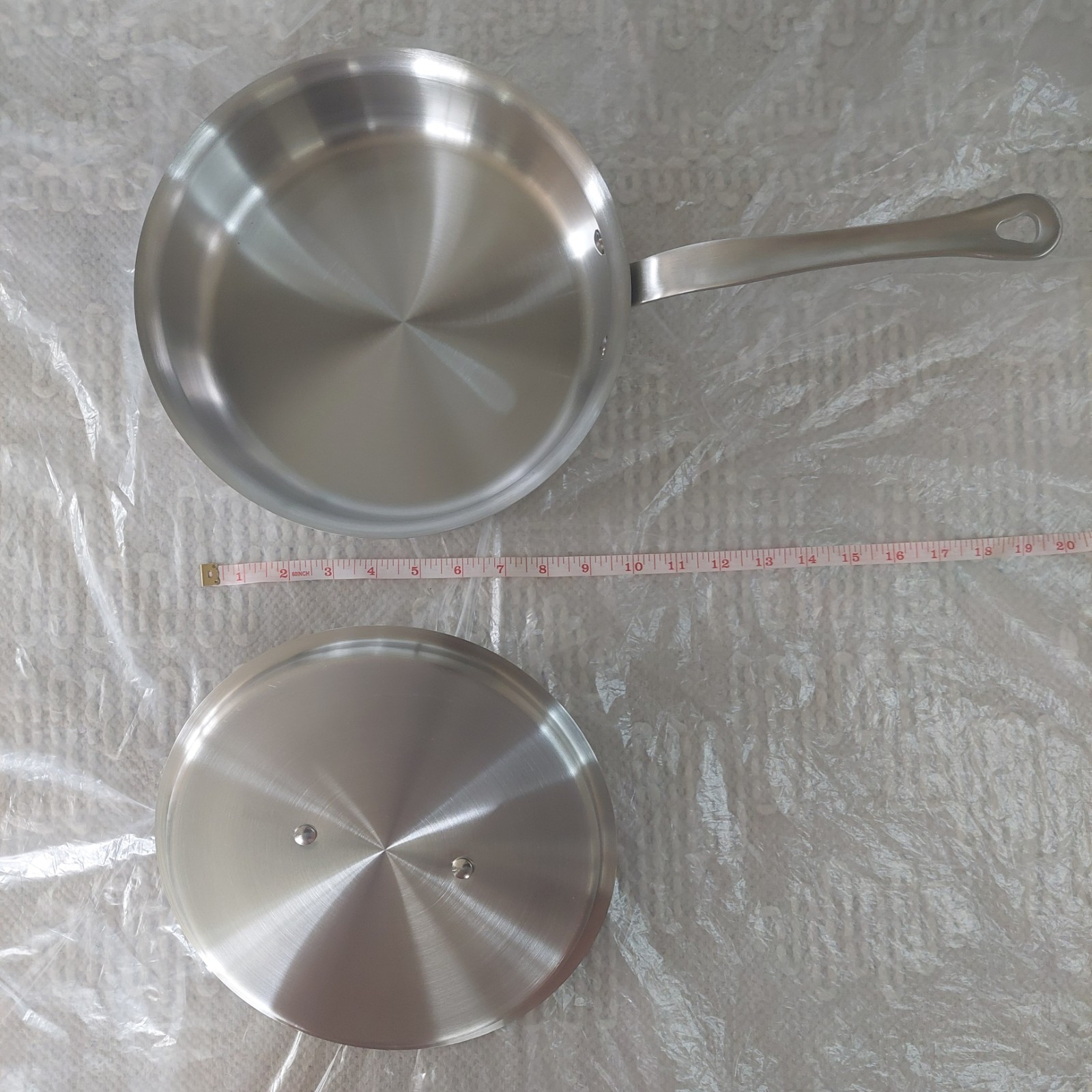 NWOT! Quince 3qt- 5ply Stainless Steel Non-Toxic Saute Pan With Lid! (SQ)