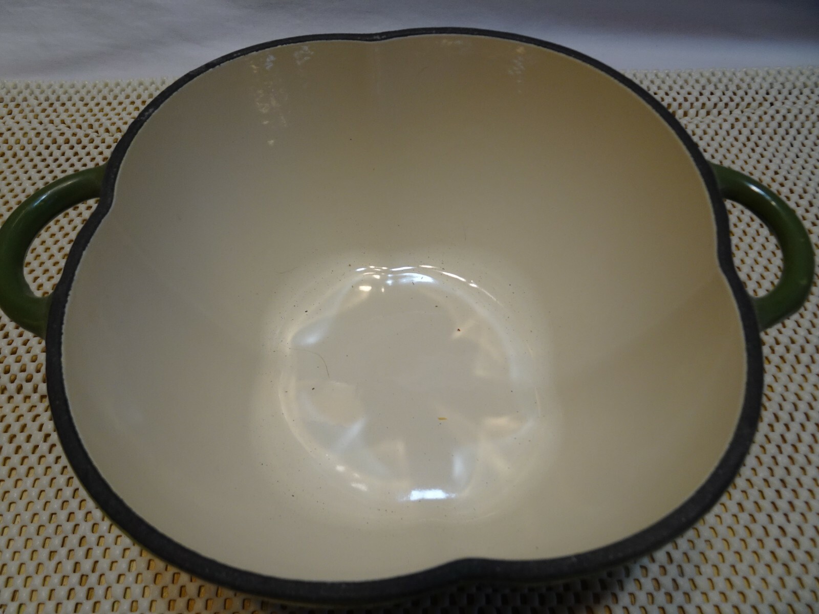 TECHNIQUE Green Bell Pepper Enameled Cast Iron Dutch Oven Pot Casserole Dish EUC