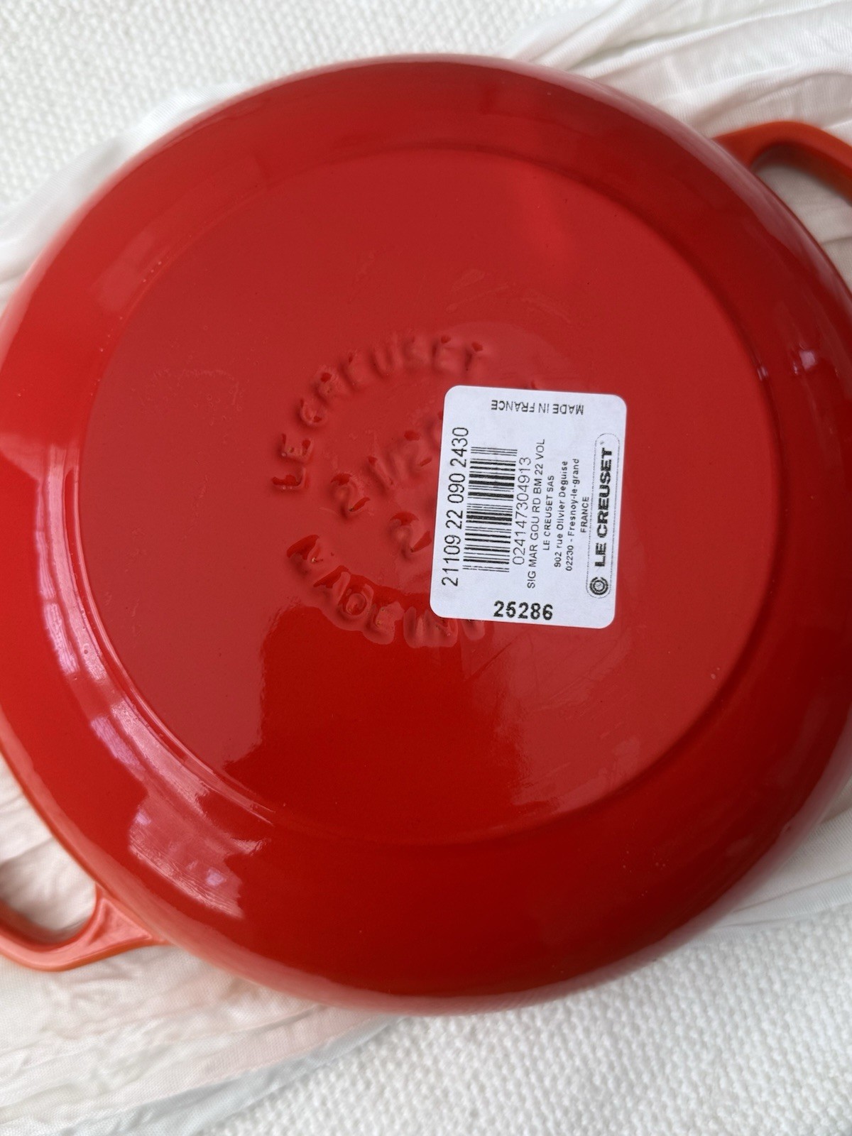 Le Creuset Enameled Cast Iron Signature French Oven Stew Pot 2.5-Qt. Bundle Flam