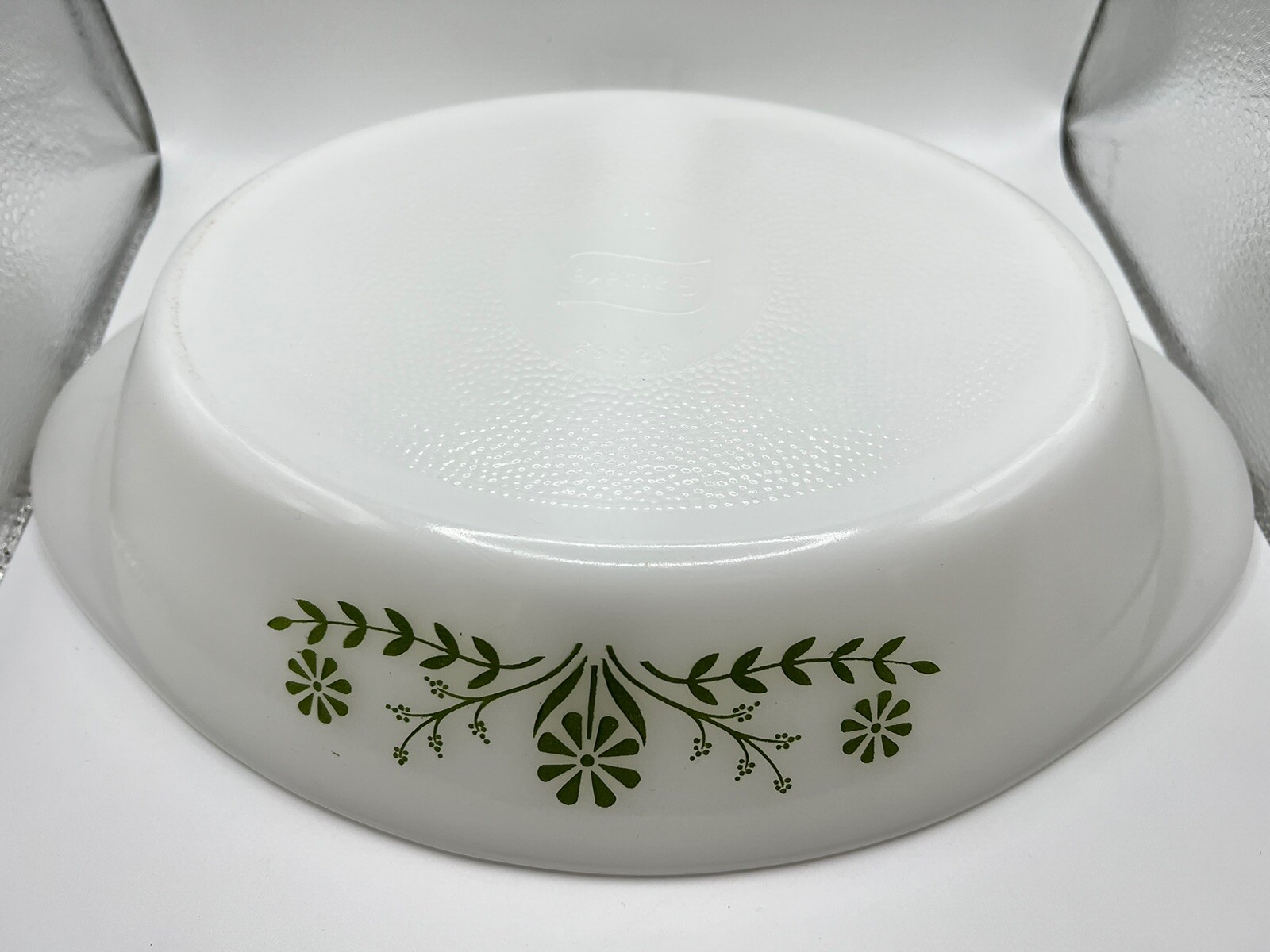 GLASBAKE GREEN DAISY MILK GLASS 10 INCH DIVIDED J2352 CASSEROLE / SERVING DISH