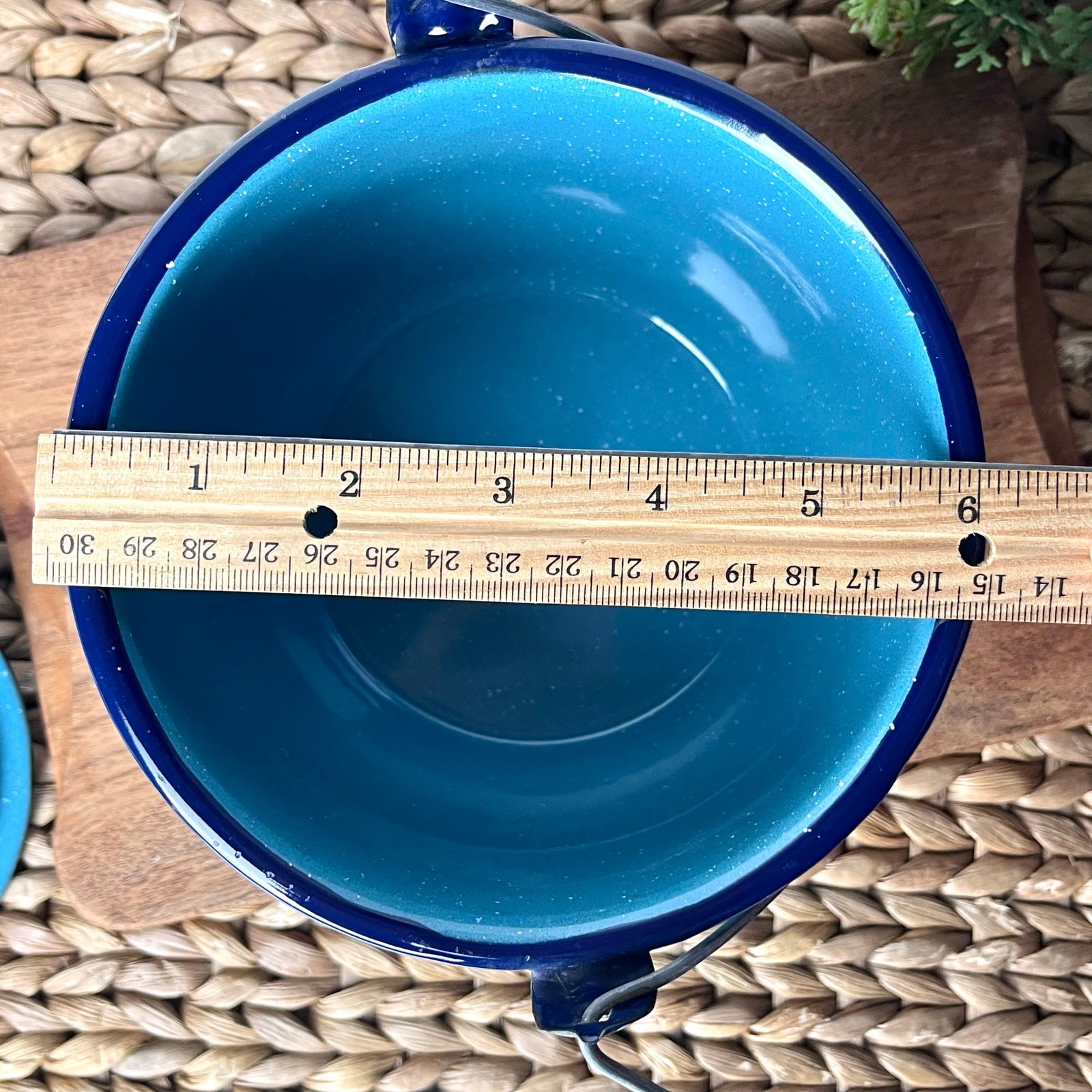 1.5 Quart Enamelware Metal Pot w/ Lid Turquoise Blue White Speckles Navy Accents