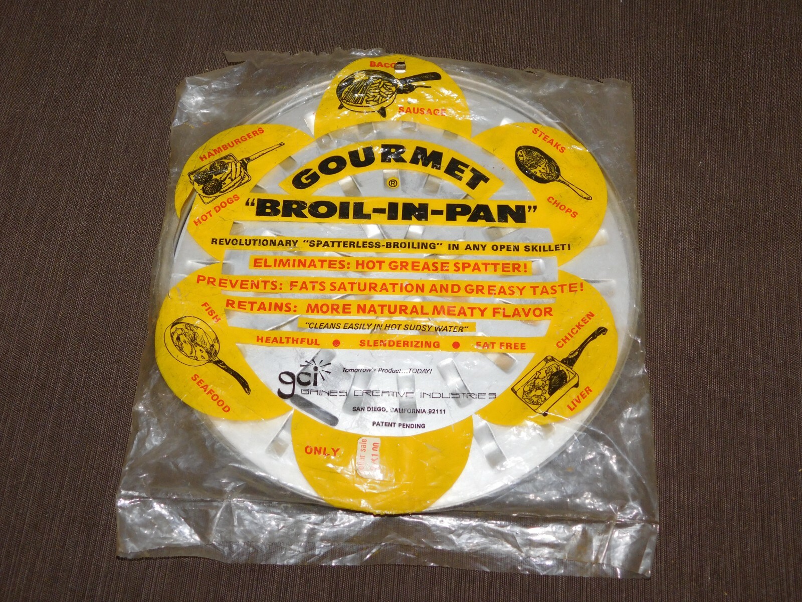 VINTAGE KITCHEN FOOD COOK GOURMET BROIL IN PAN