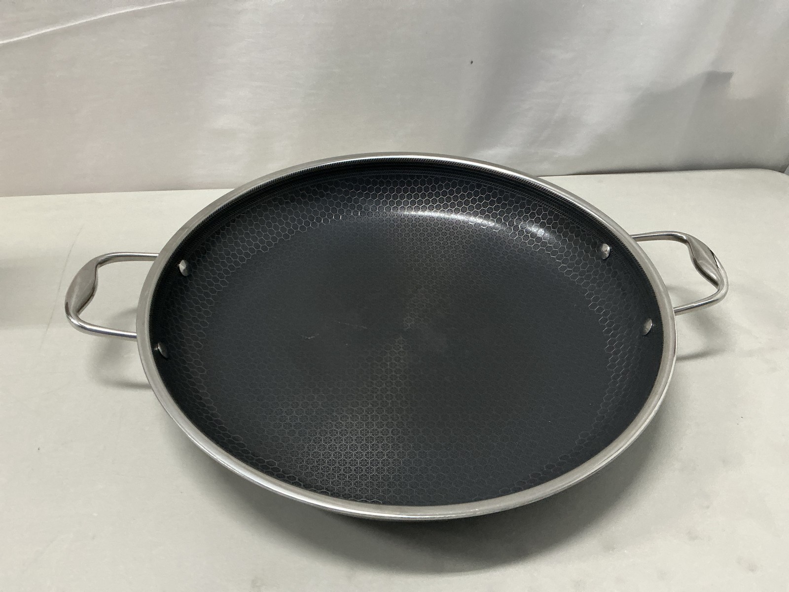 HexClad 14″ Hybrid Nonstick Fry Pan