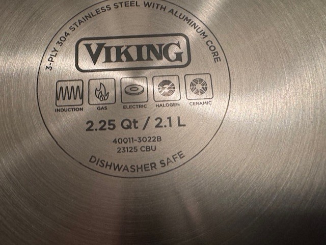 VIKING FABULOUS 3 PLY HEAVY QYALITY STAINLESS STEEL 2 1/4 QT COVERED SAUCE PAN