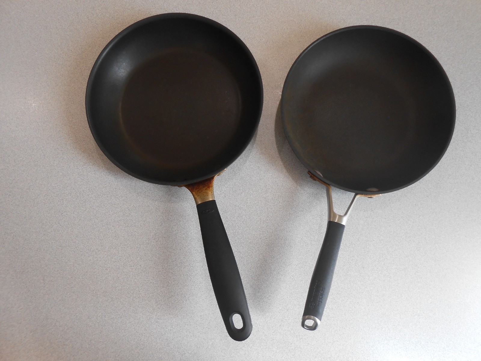 ~~CALPHALON SELECT 8″ #1388+ OXO GOOD GRIPS 8″ #7228 FRY PANS (set of 2)~~