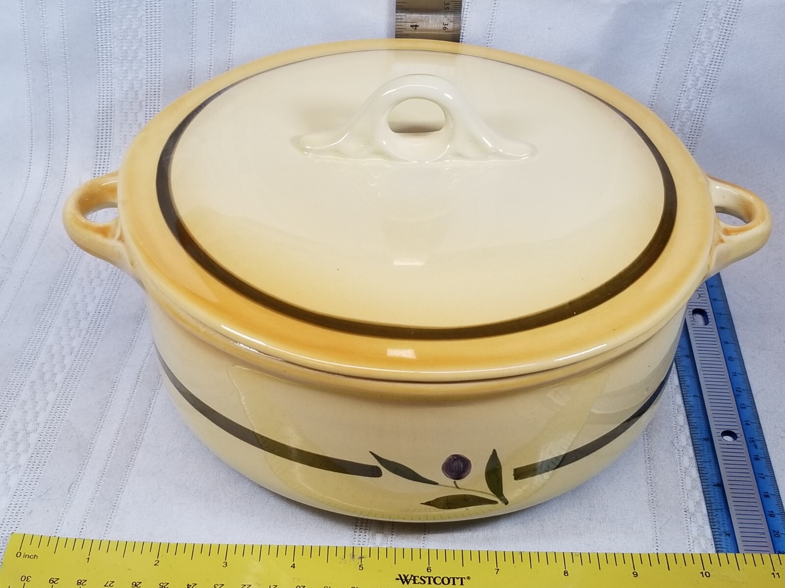 William Sonoma Olive 4 1/2 quart Ceramic soup pot