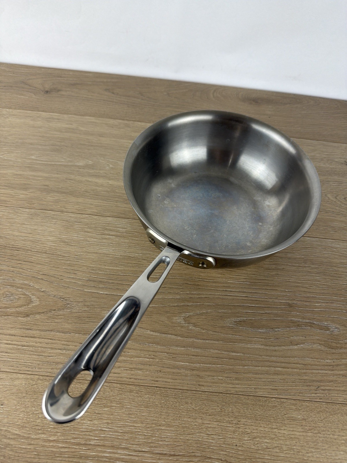 All-Clad Williams Sonoma 8.6″ Copper Core 2Qt Deep Saute Pan helper handle
