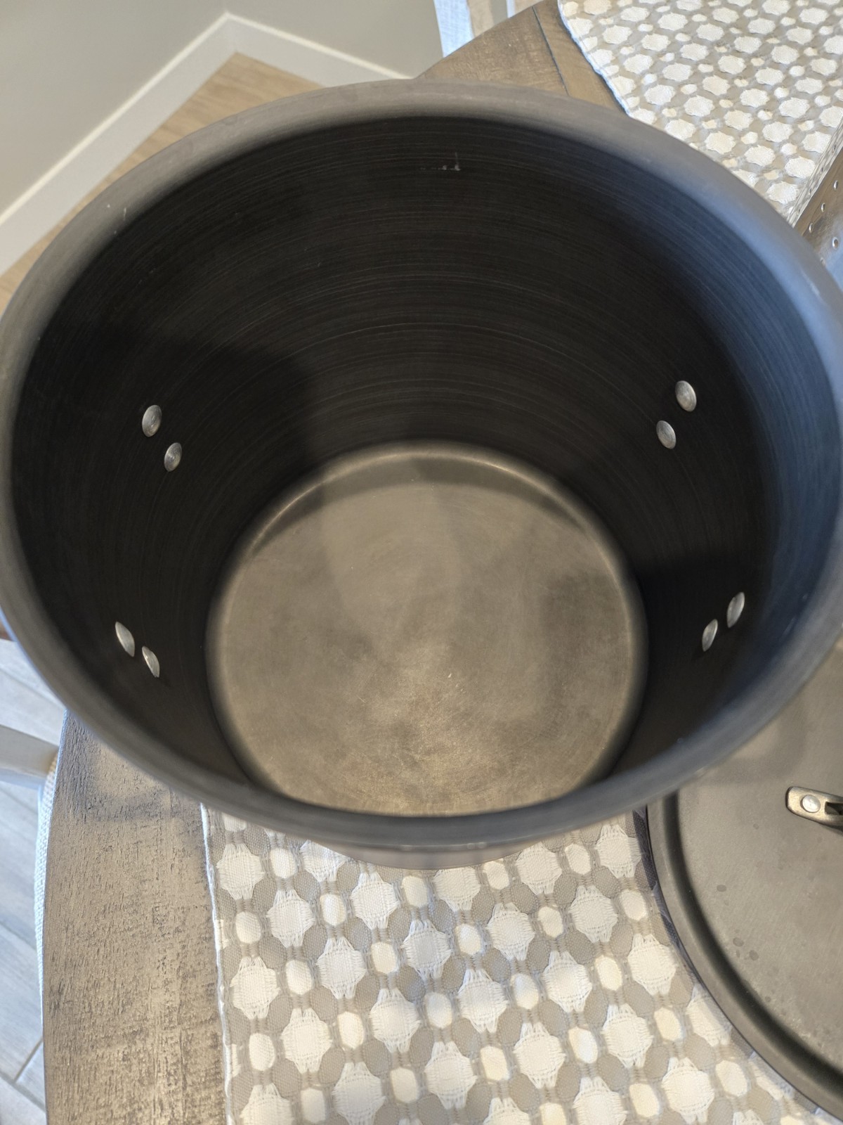 Calphalon Stock Pot Large 8 Qt, #808 Hard Anodized Made USA & Strainer
